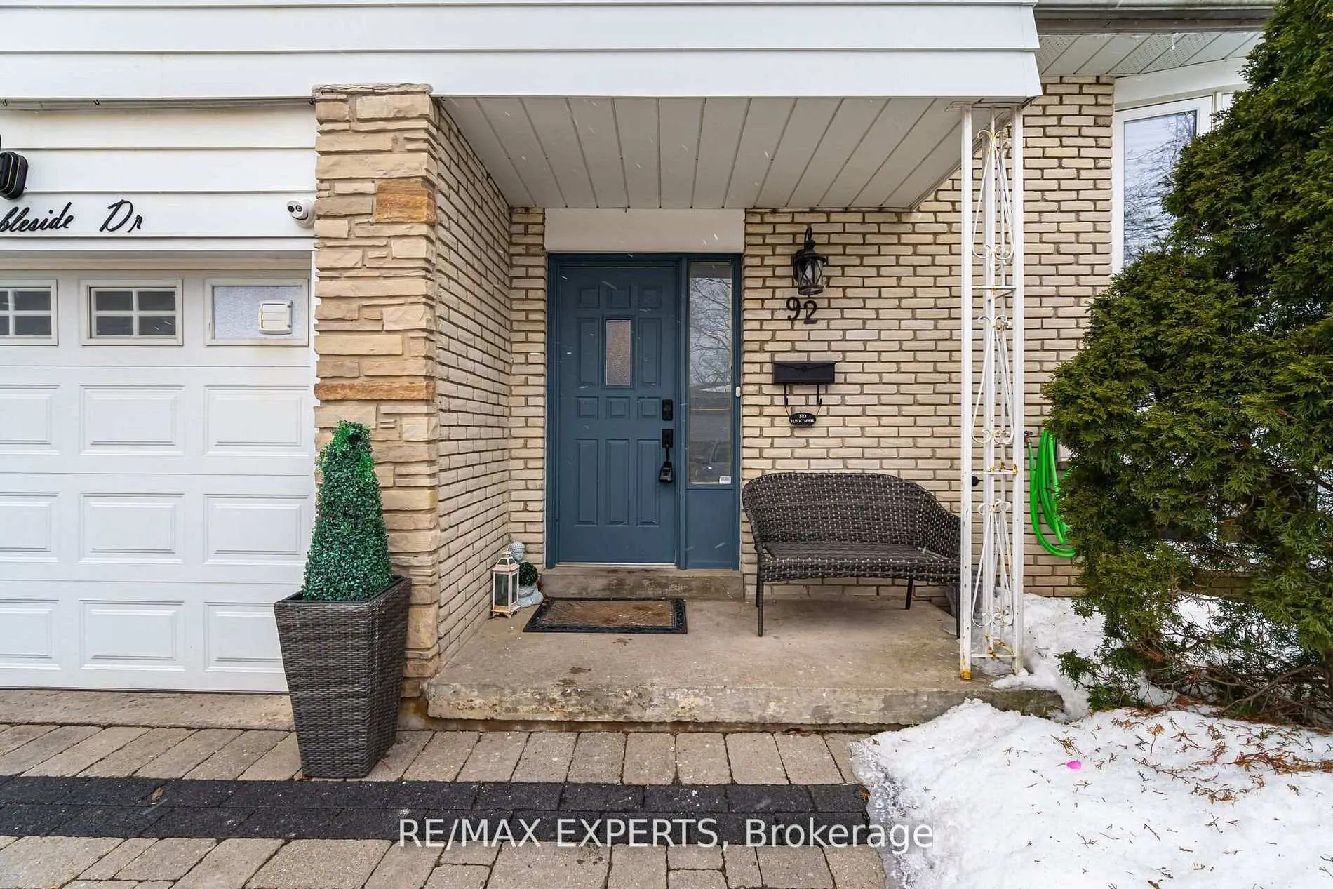 Photo 3 of 92 Ambleside Drive, Brampton, Brampton South — HOMEH