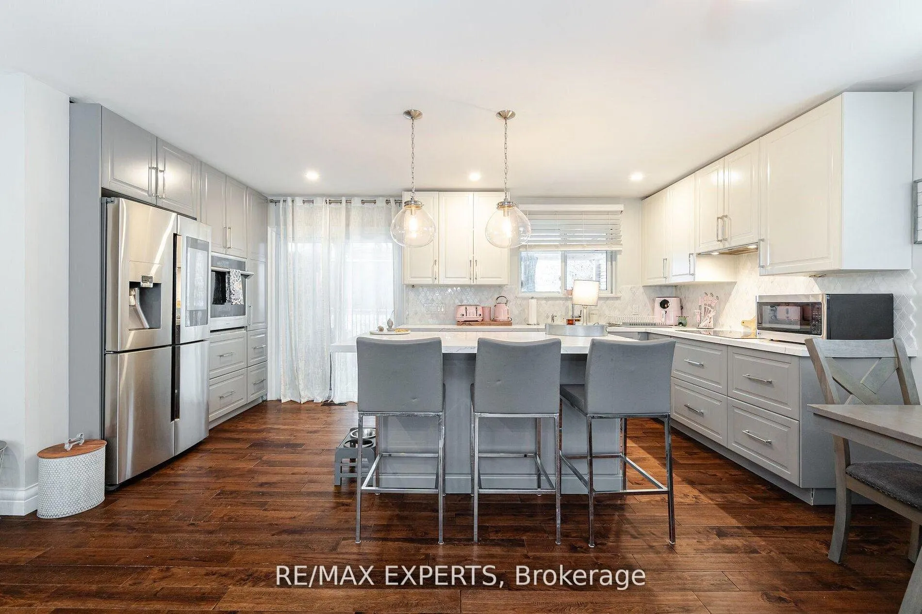 Photo 6 of 92 Ambleside Drive, Brampton, Brampton South — HOMEH