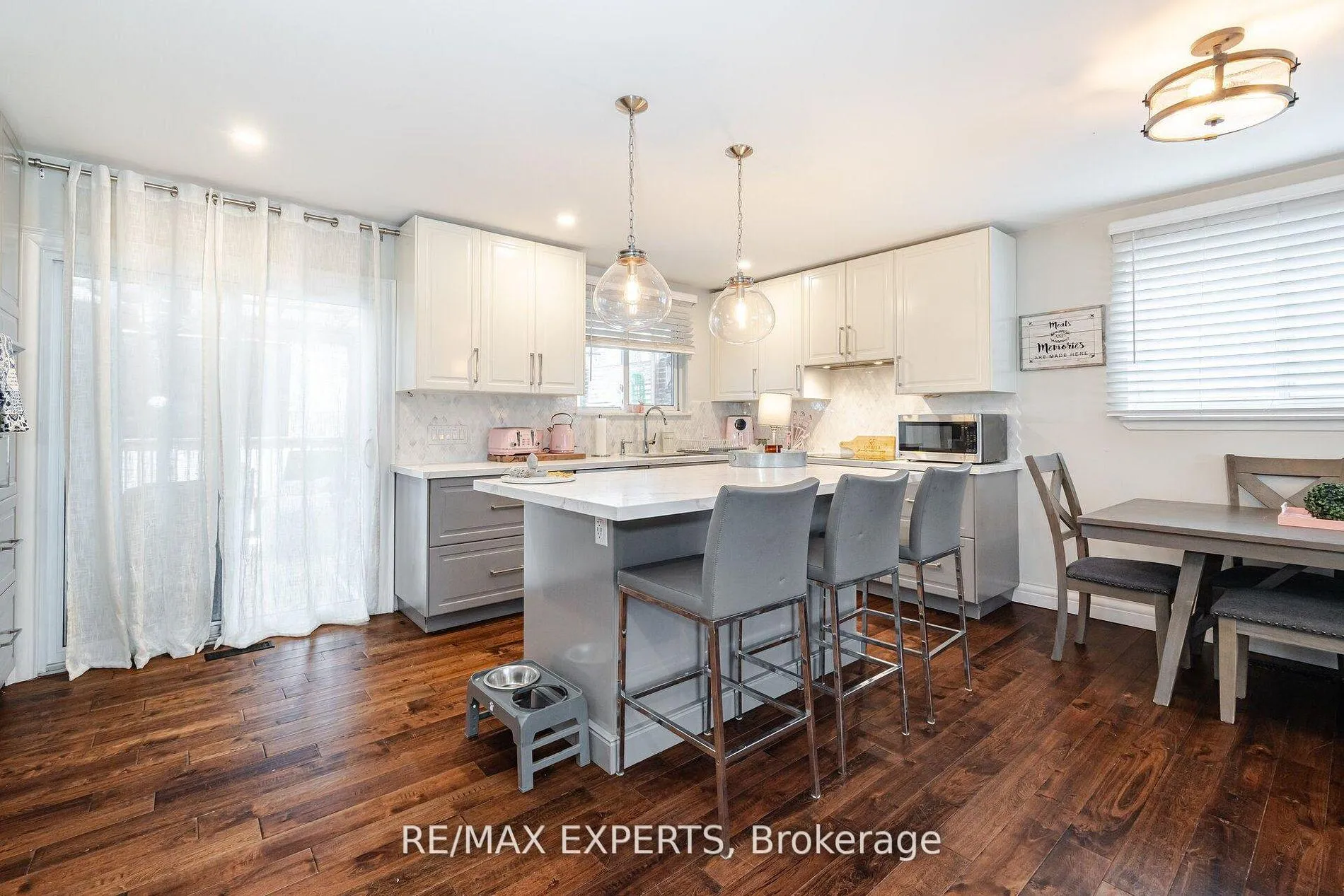 Photo 7 of 92 Ambleside Drive, Brampton, Brampton South — HOMEH