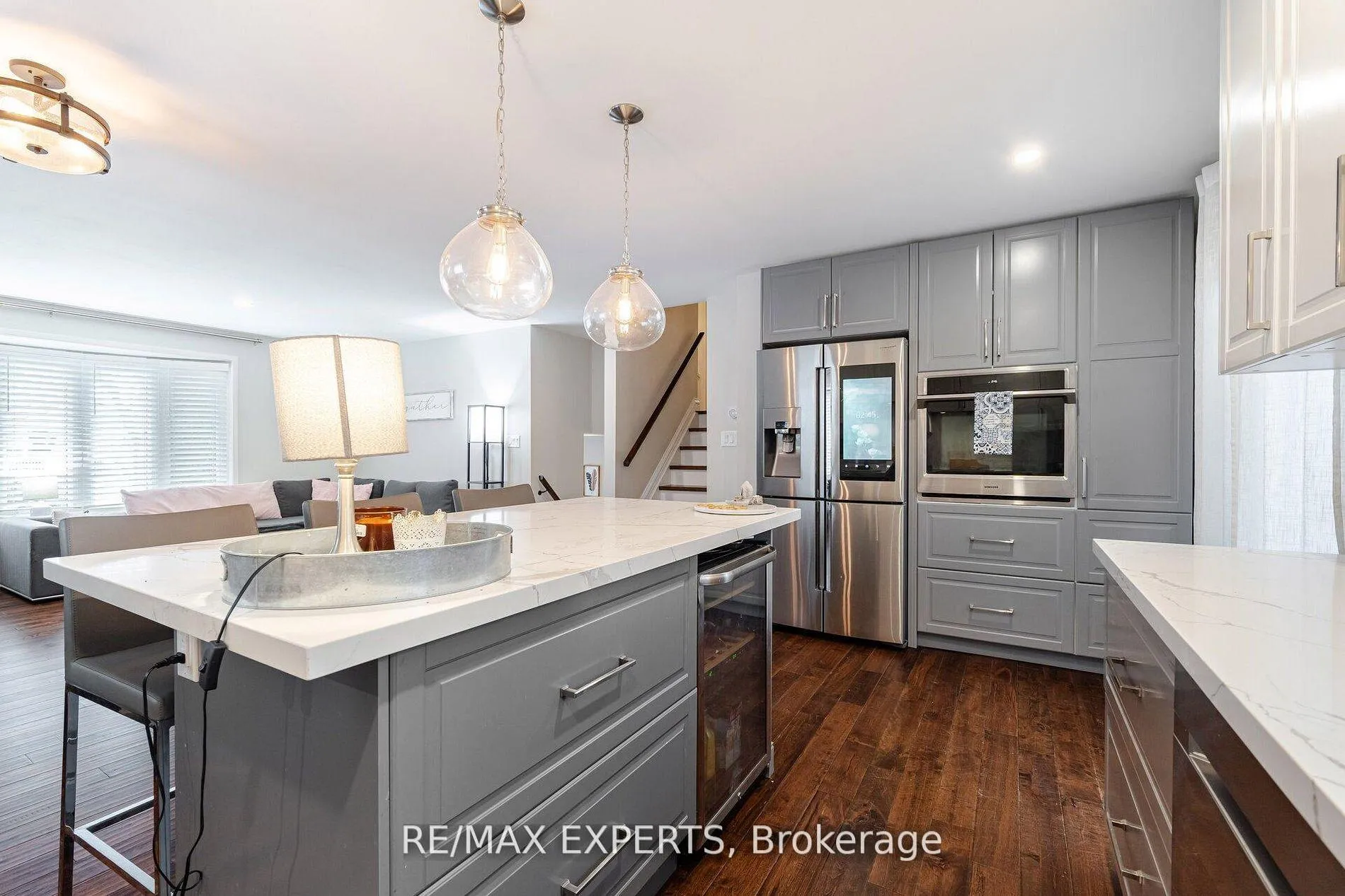 Photo 8 of 92 Ambleside Drive, Brampton, Brampton South — HOMEH