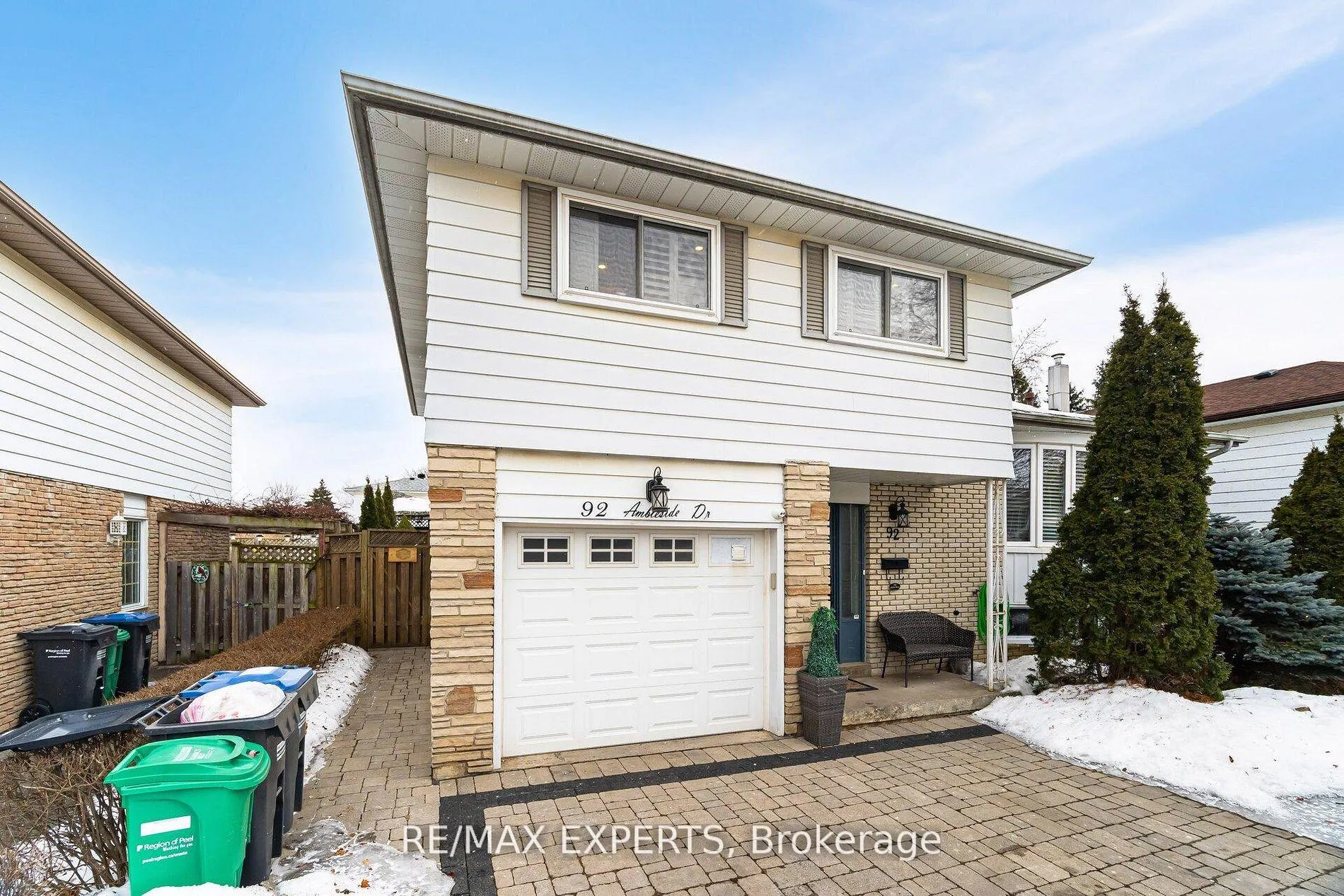 Photo 11 of 92 Ambleside Drive, Brampton, Brampton South — HOMEH