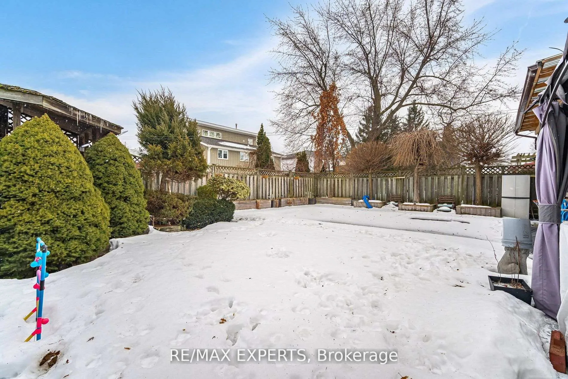 Photo 12 of 92 Ambleside Drive, Brampton, Brampton South — HOMEH