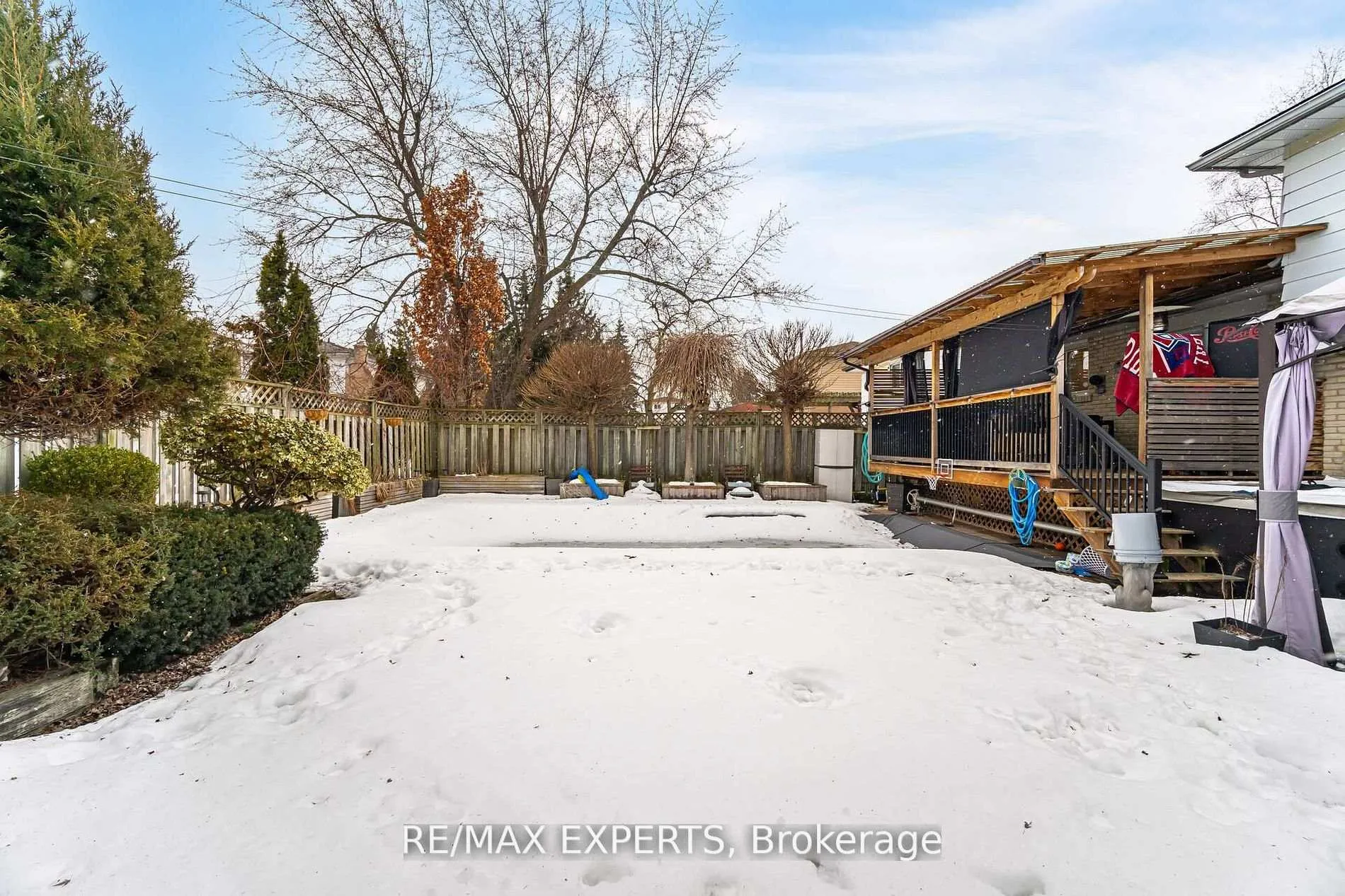 Photo 13 of 92 Ambleside Drive, Brampton, Brampton South — HOMEH