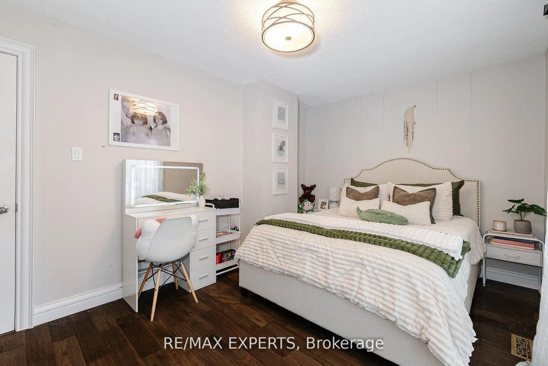 Photo 18 of 92 Ambleside Drive, Brampton, Brampton South — HOMEH
