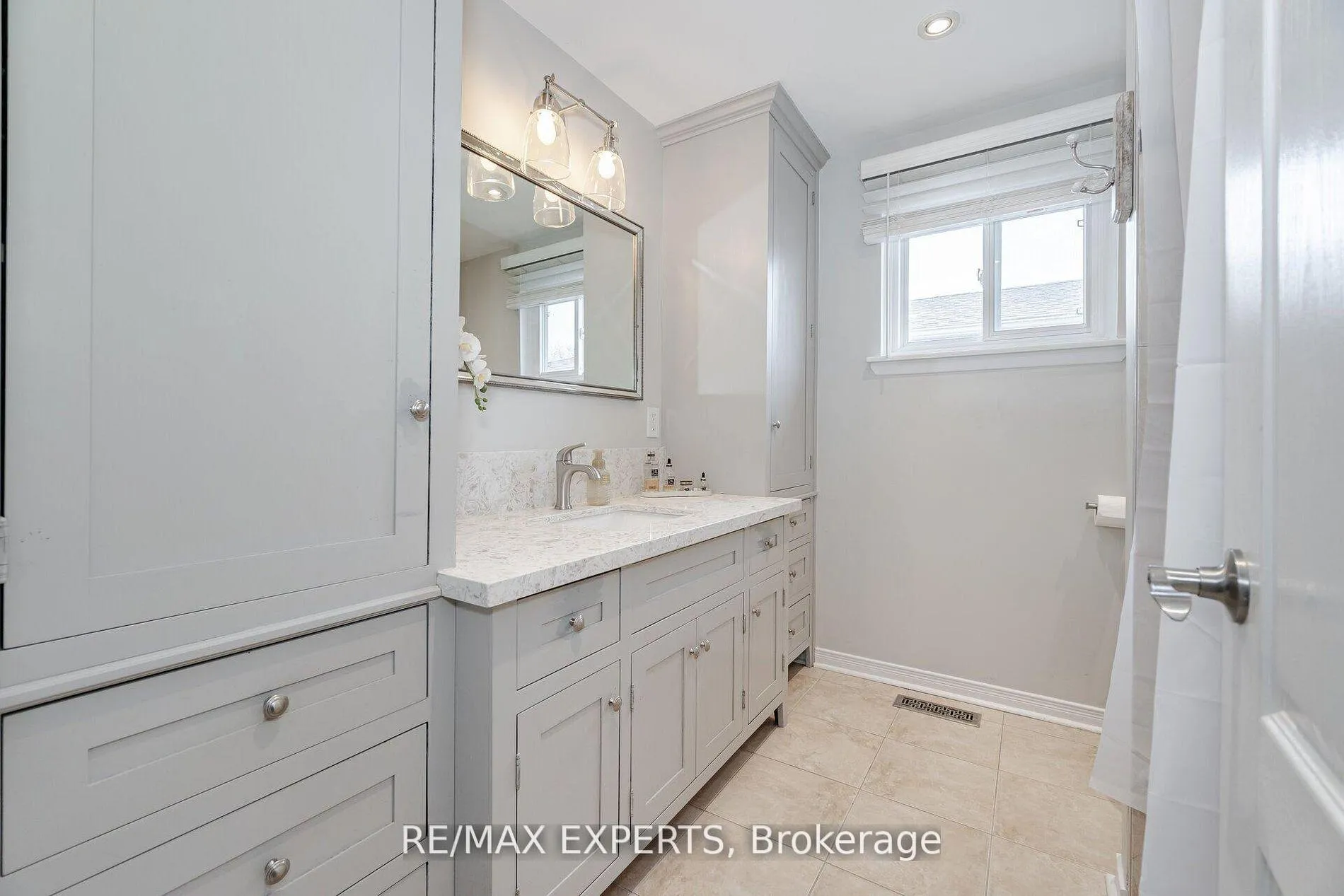Photo 21 of 92 Ambleside Drive, Brampton, Brampton South — HOMEH