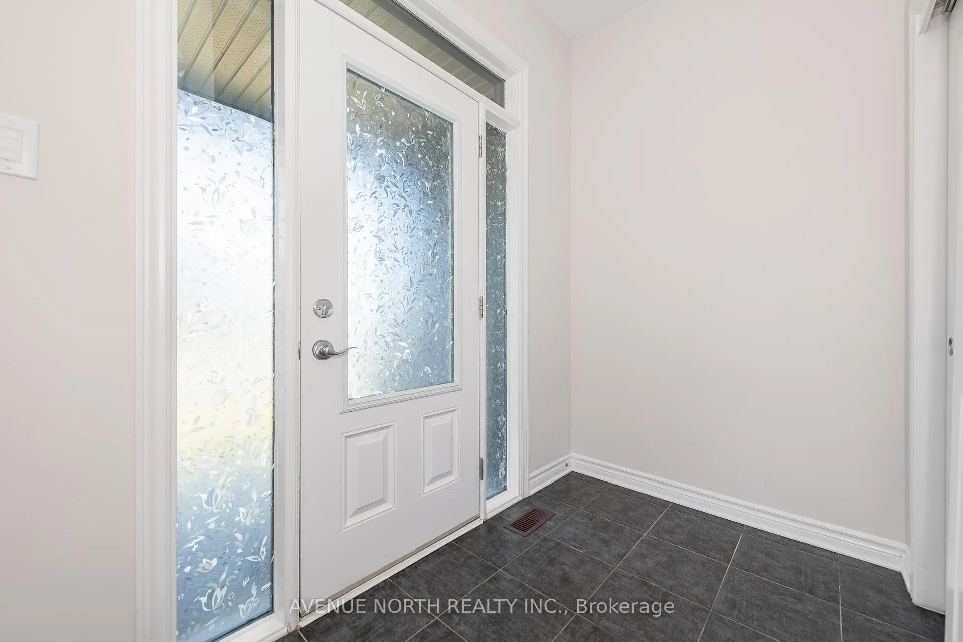 Photo 4 of 1024 Kijik Crescent, Ottawa, Blossom Park/Kemp Park/Findlay Creek — HOMEH