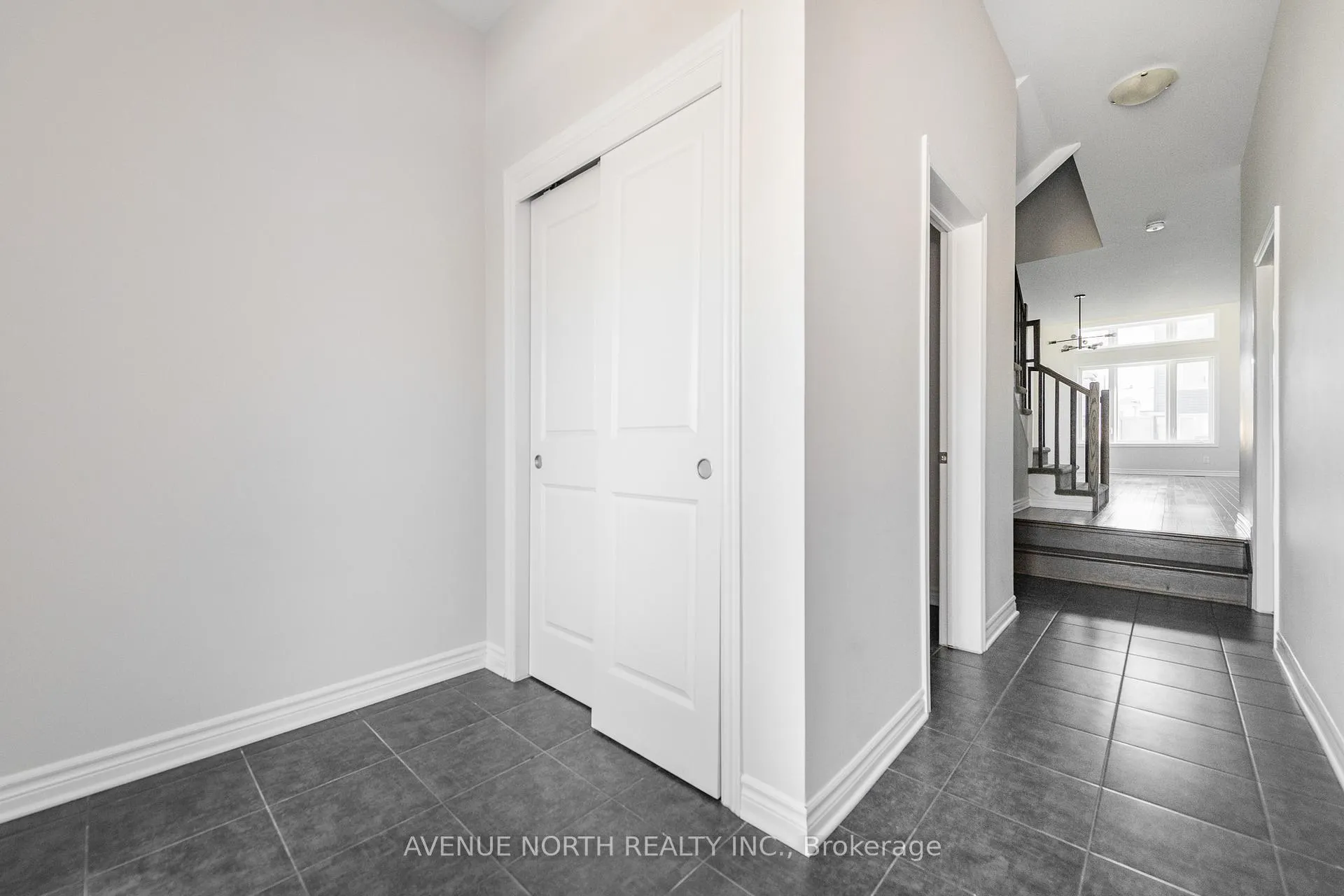 Photo 5 of 1024 Kijik Crescent, Ottawa, Blossom Park/Kemp Park/Findlay Creek — HOMEH