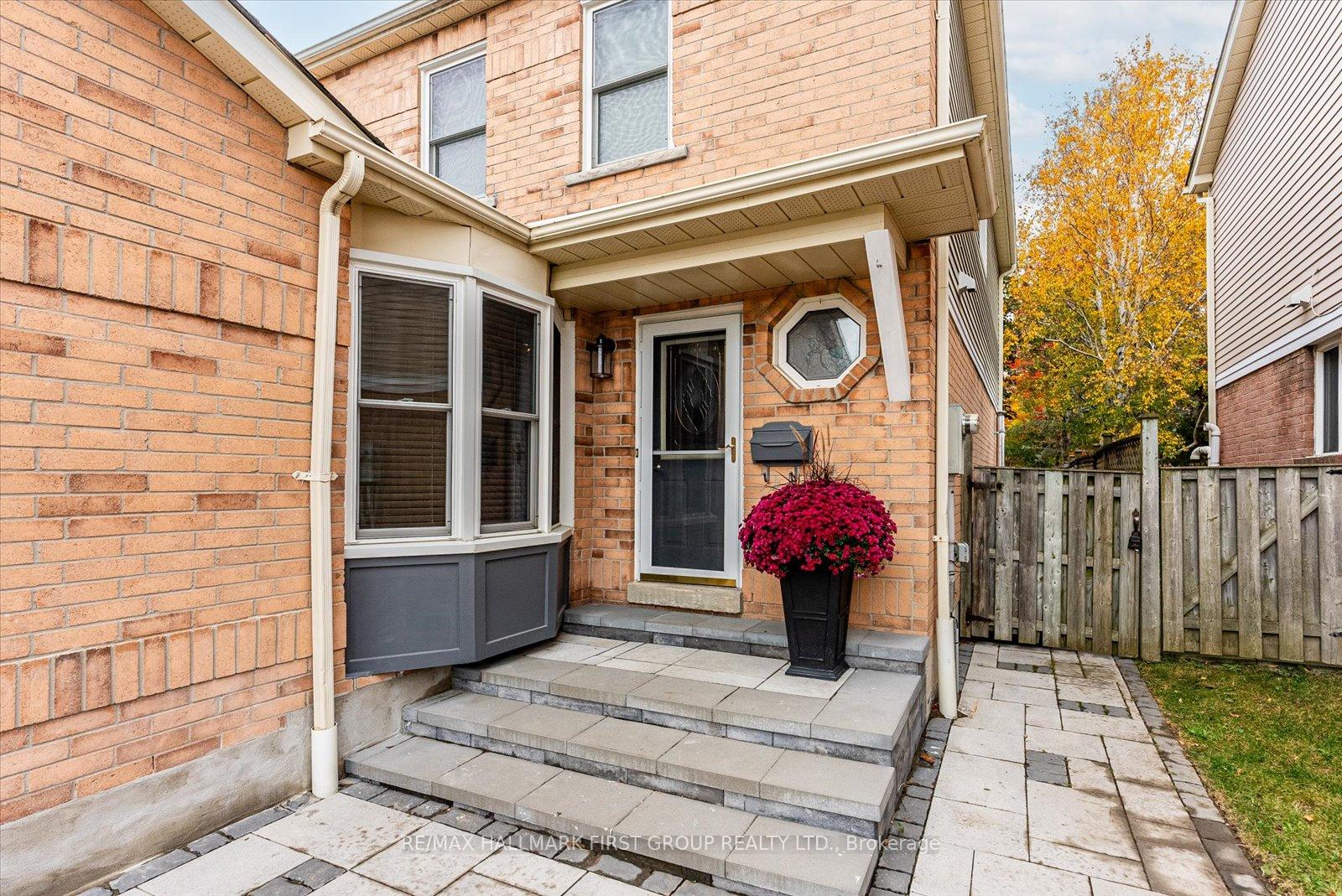 Photo 2 of 19 Rollo Drive, Ajax, South East — HOMEH