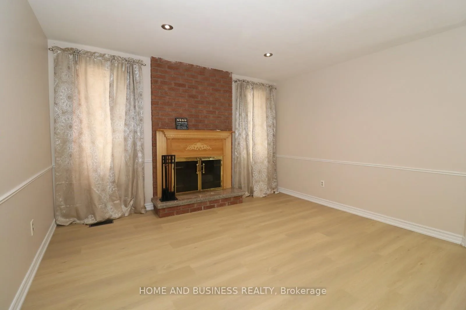 Photo 6 of 10 Hudson Drive W, Brampton, Fletcher's West — HOMEH