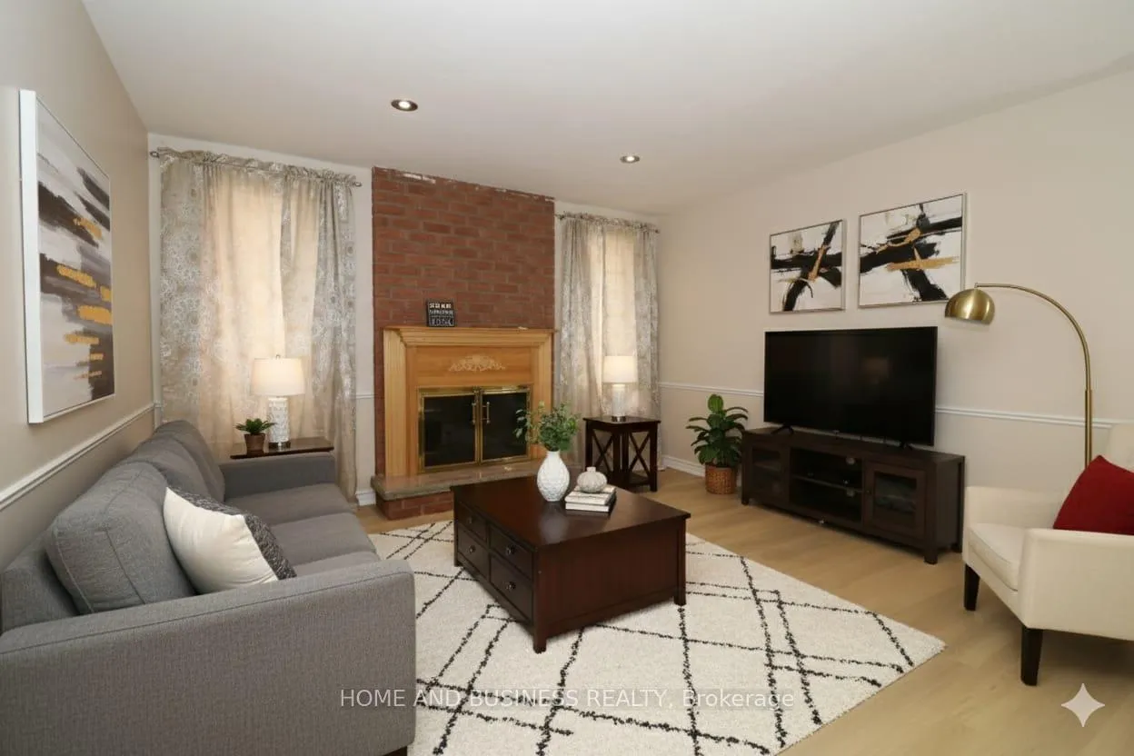 Photo 7 of 10 Hudson Drive W, Brampton, Fletcher's West — HOMEH