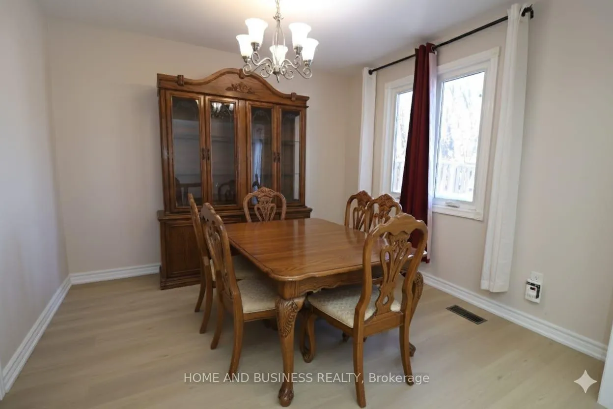 Photo 9 of 10 Hudson Drive W, Brampton, Fletcher's West — HOMEH