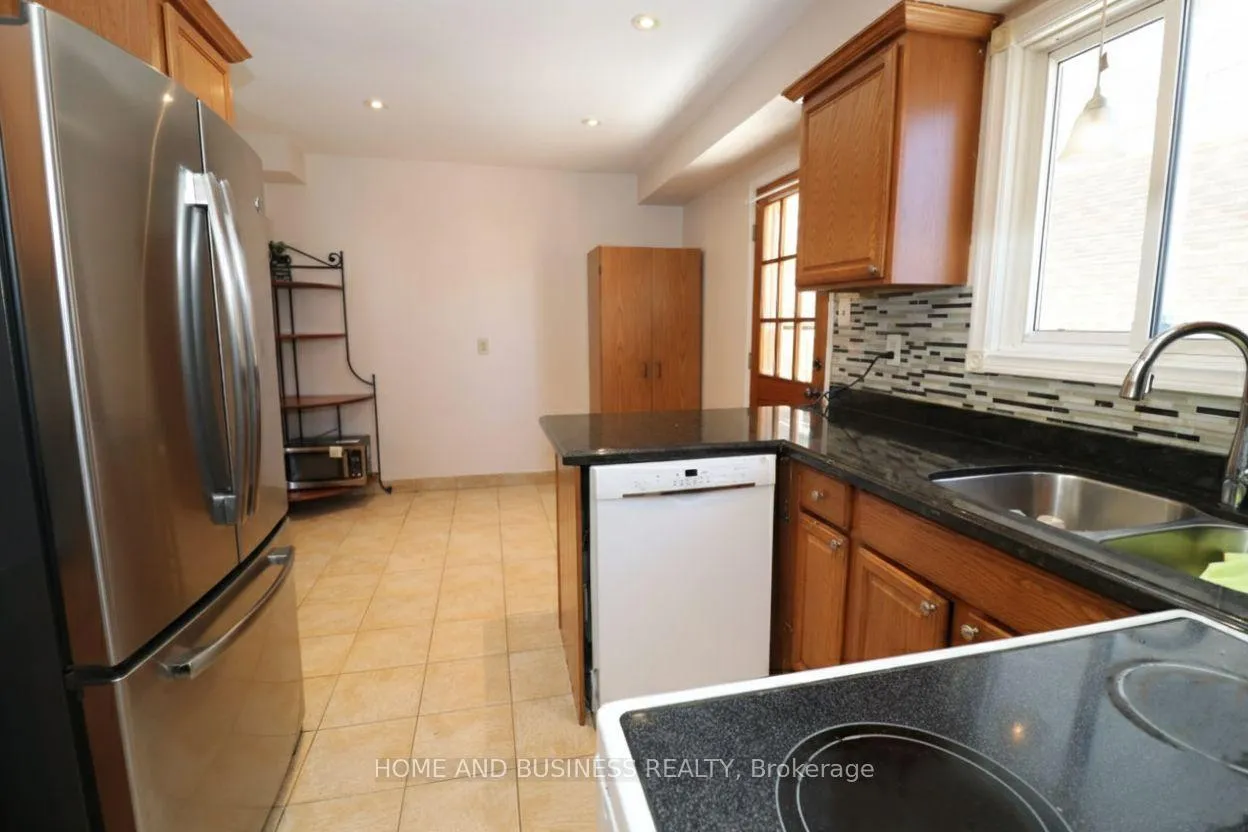 Photo 14 of 10 Hudson Drive W, Brampton, Fletcher's West — HOMEH
