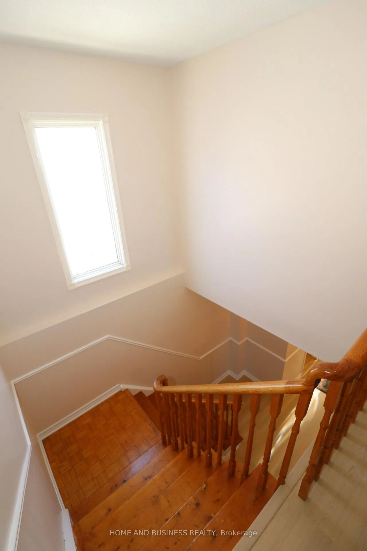 Photo 18 of 10 Hudson Drive W, Brampton, Fletcher's West — HOMEH