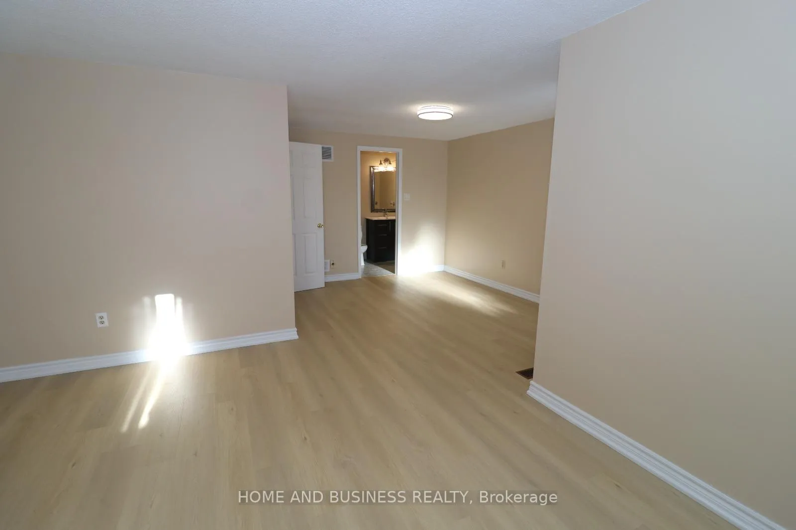 Photo 19 of 10 Hudson Drive W, Brampton, Fletcher's West — HOMEH