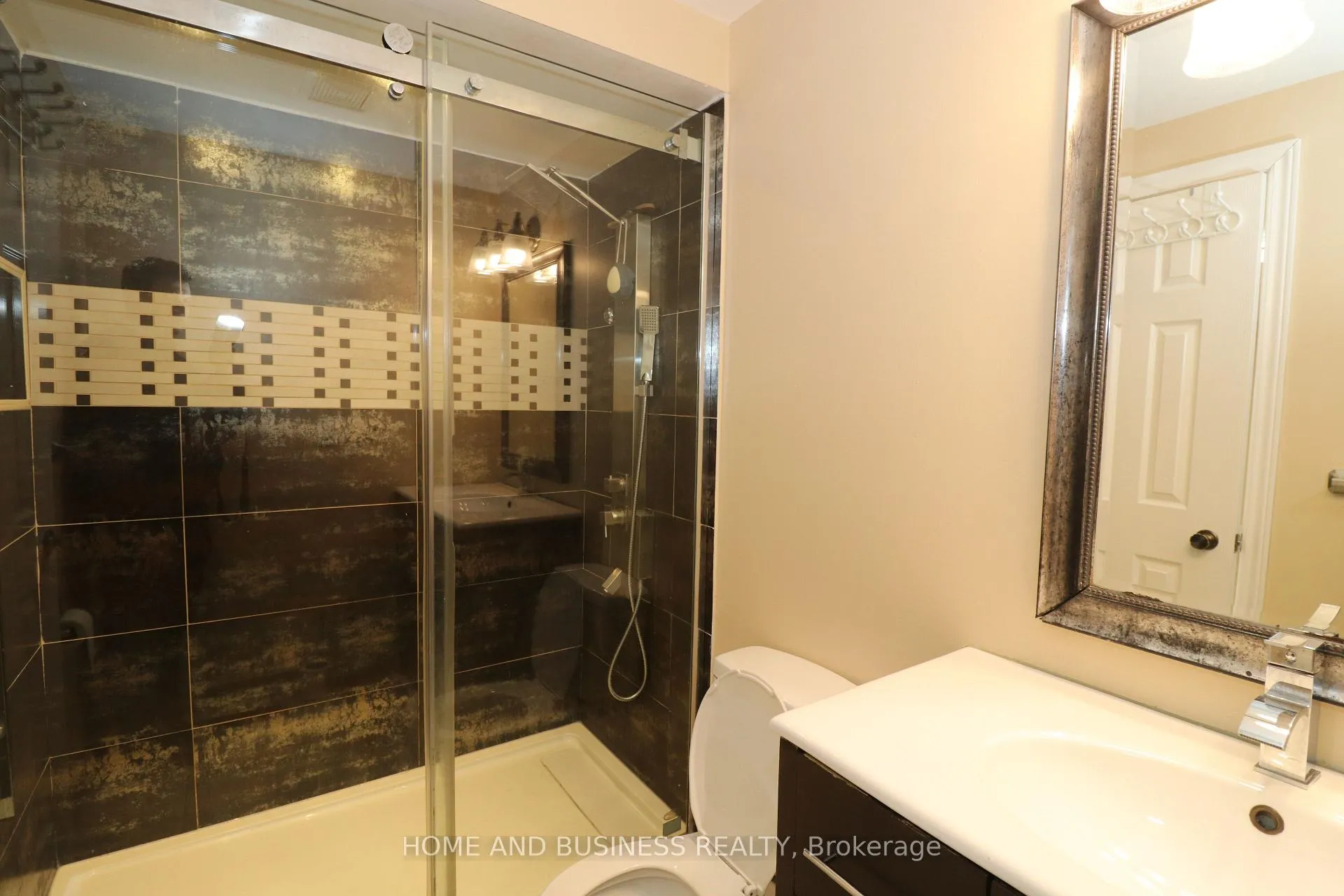Photo 23 of 10 Hudson Drive W, Brampton, Fletcher's West — HOMEH