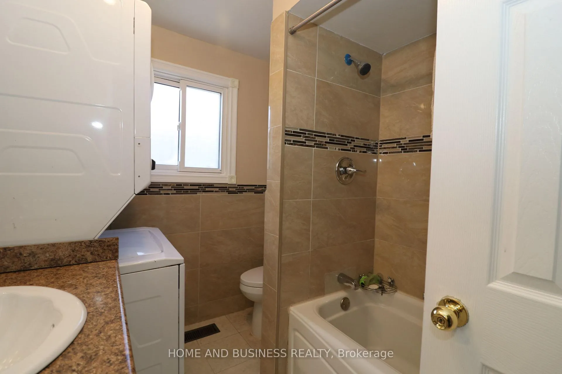 Photo 33 of 10 Hudson Drive W, Brampton, Fletcher's West — HOMEH