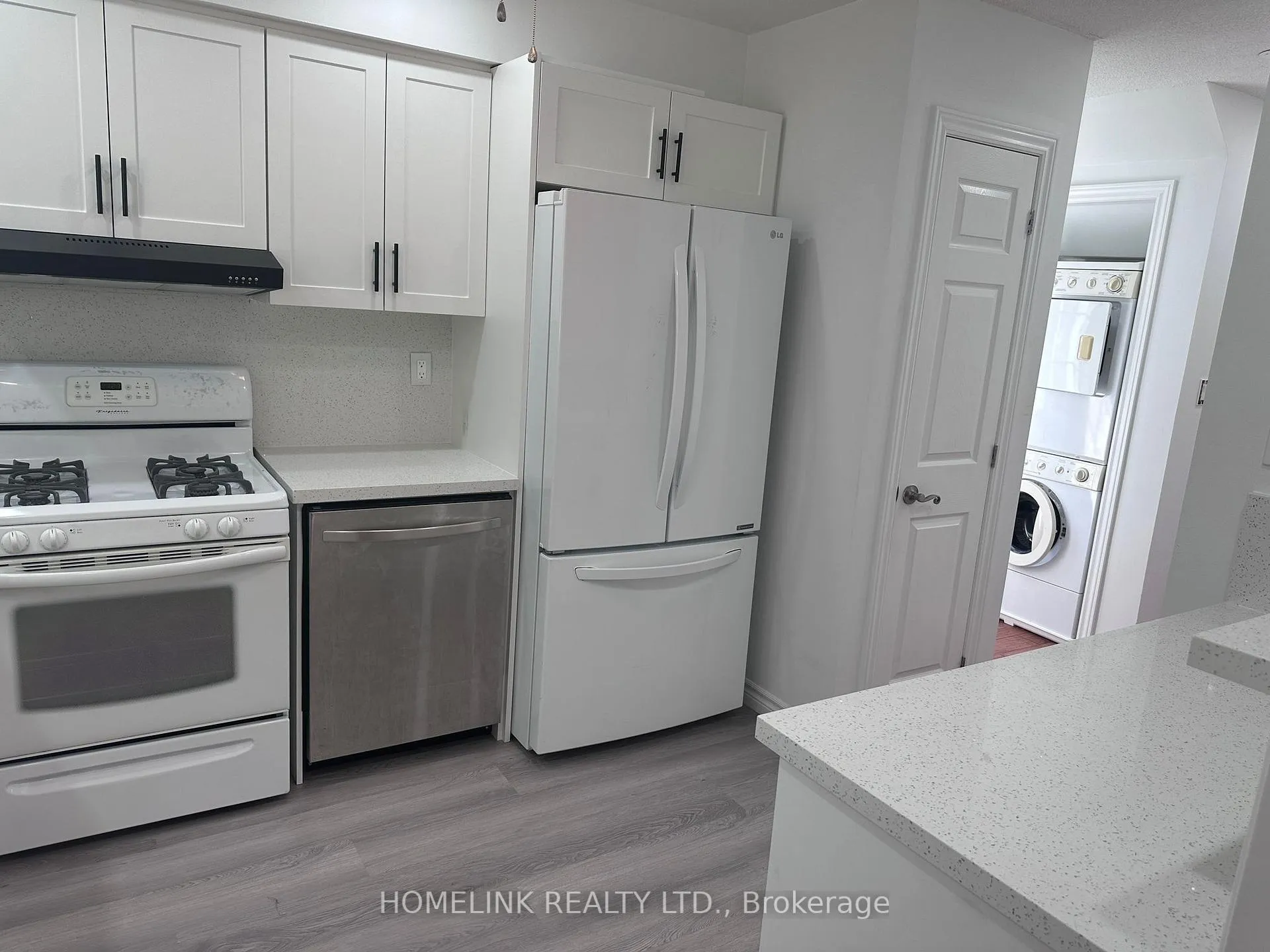 Photo 5 of 330 Ormond Drive, Oshawa, Samac — HOMEH