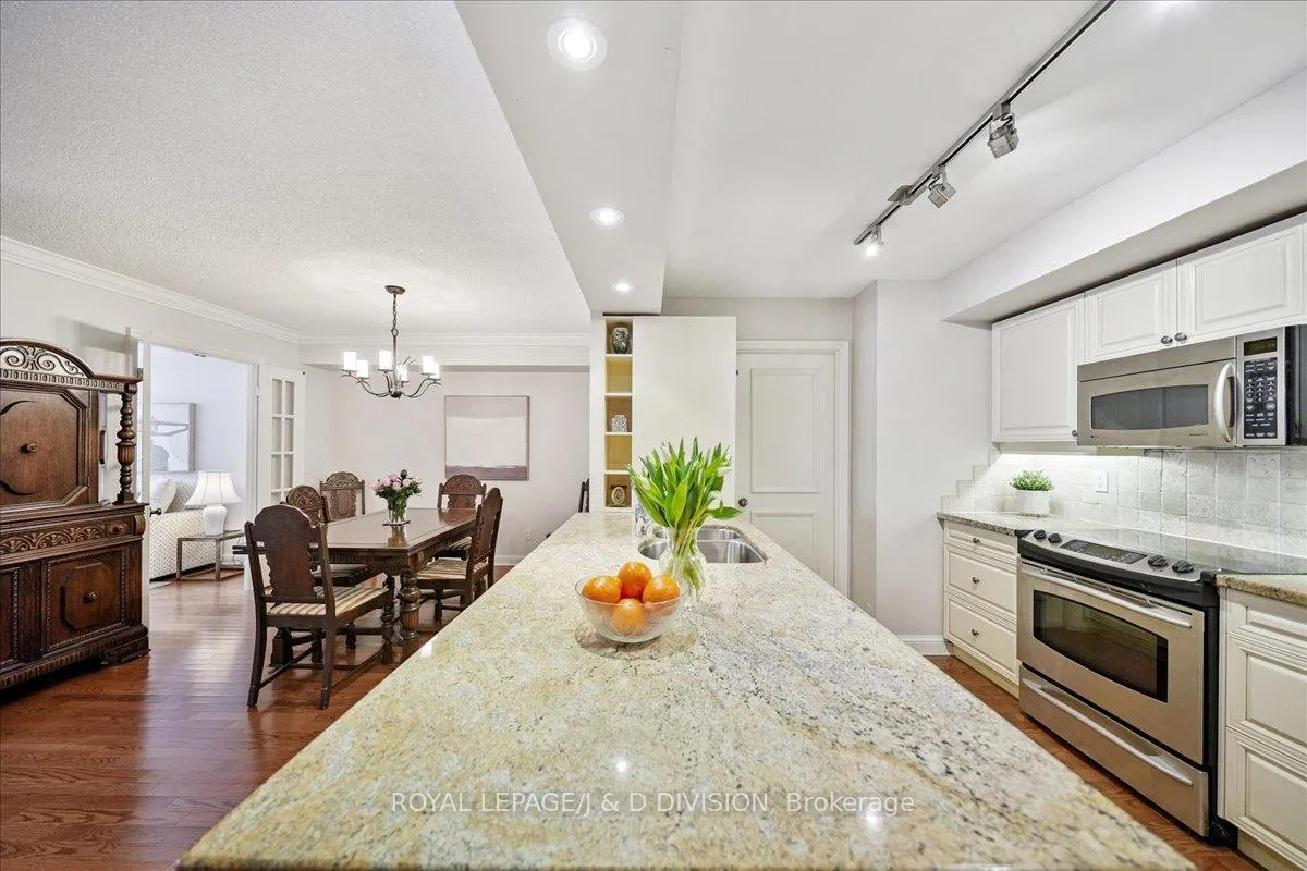 Photo 5 of Unit 501, 3800 Yonge Street, Toronto, Bedford Park-Nortown — HOMEH