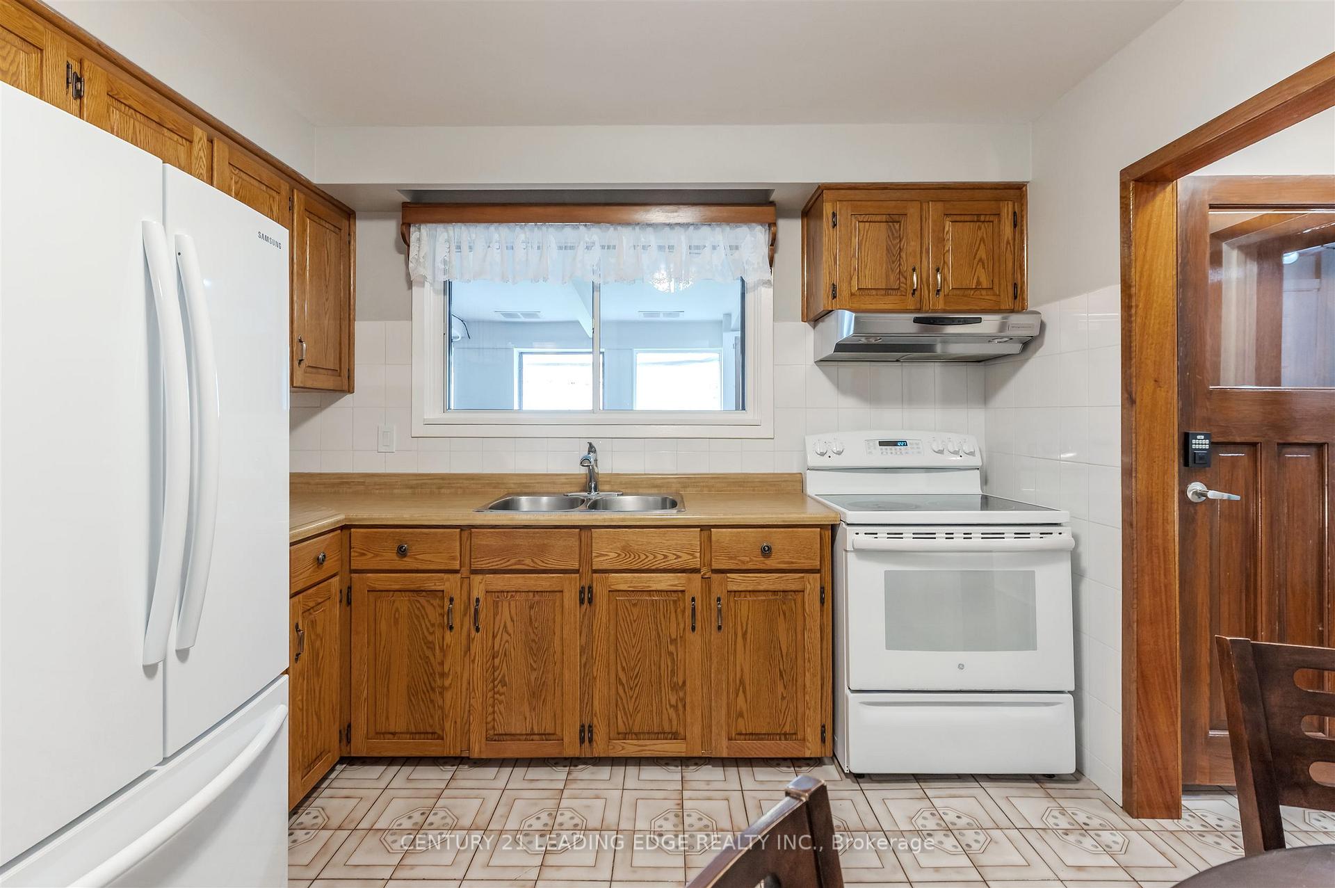 Photo 7 of 41 Stanley Court, Brampton, Brampton South — HOMEH