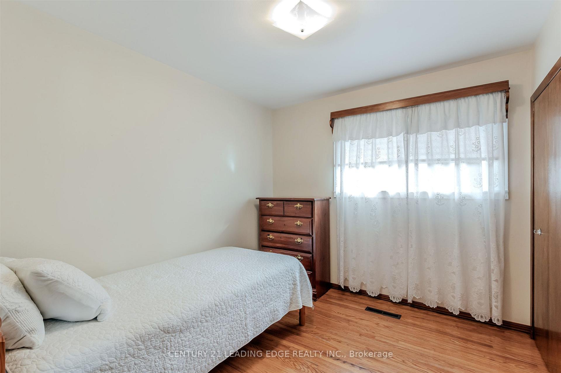 Photo 14 of 41 Stanley Court, Brampton, Brampton South — HOMEH