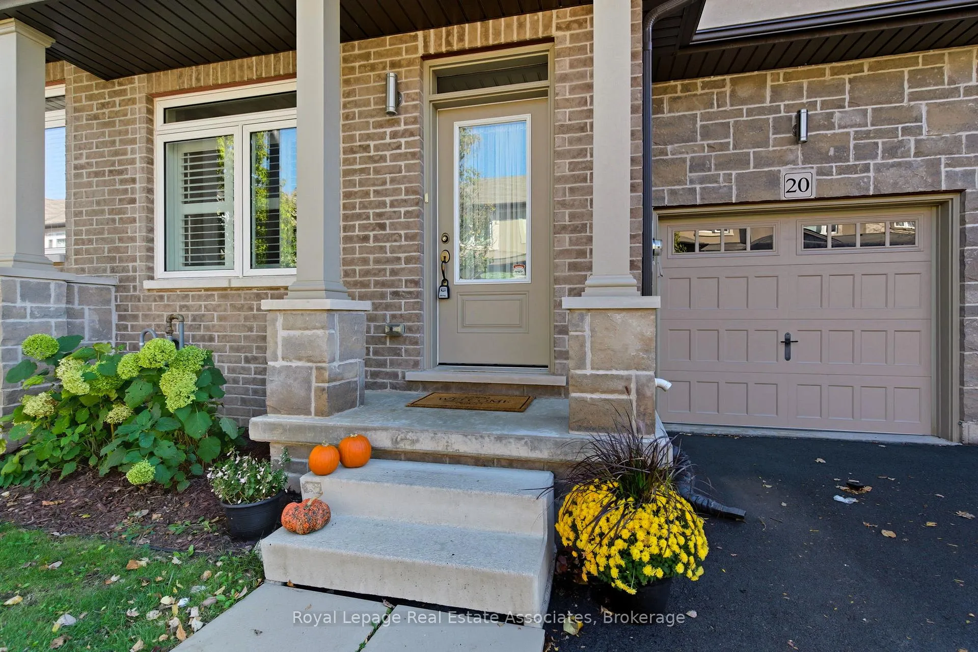 Photo 3 of Unit 20, 421 Kitty Murray Lane, Hamilton, Meadowlands — HOMEH