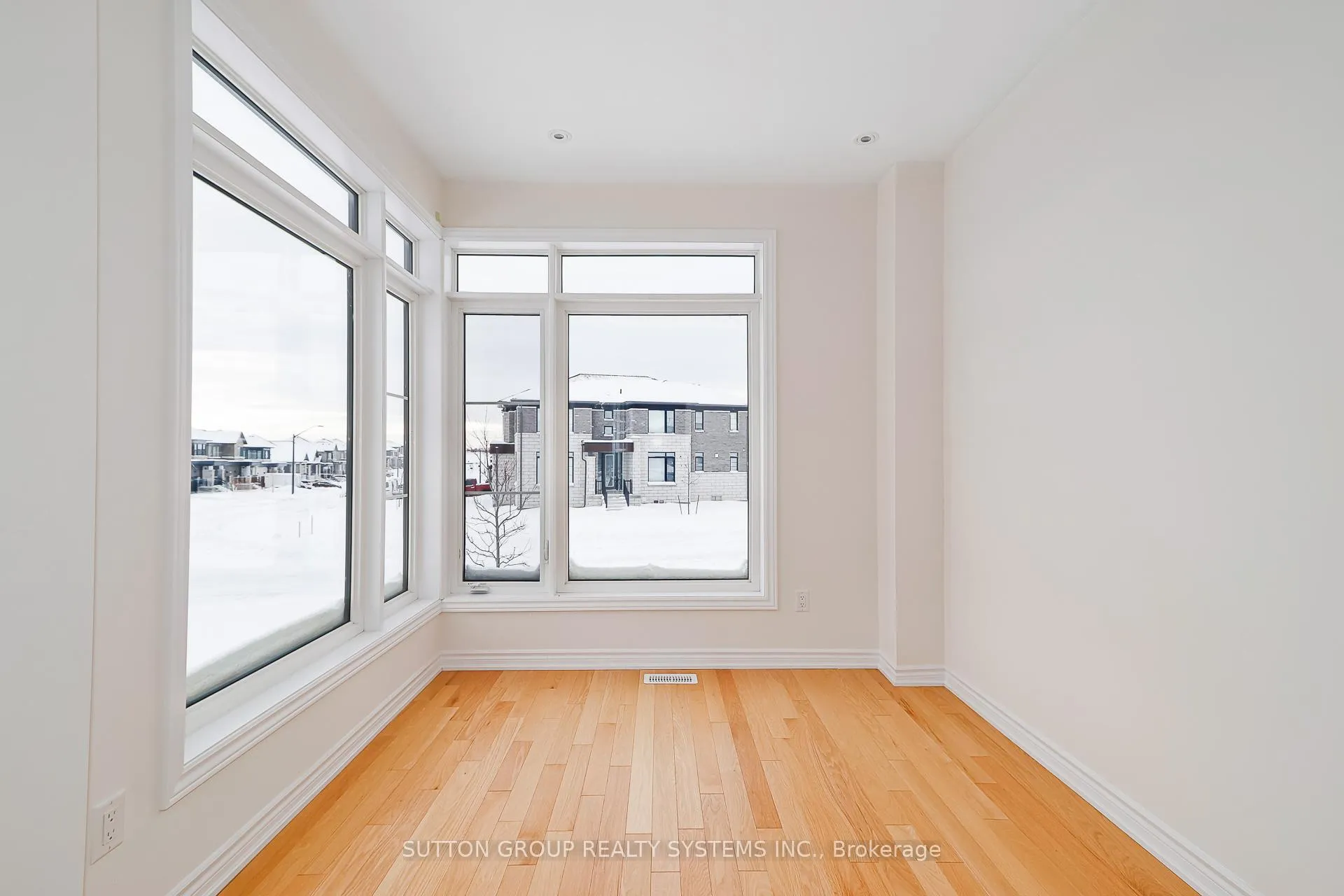 Photo 6 of 187 Roseanne Circle, Wasaga Beach — HOMEH