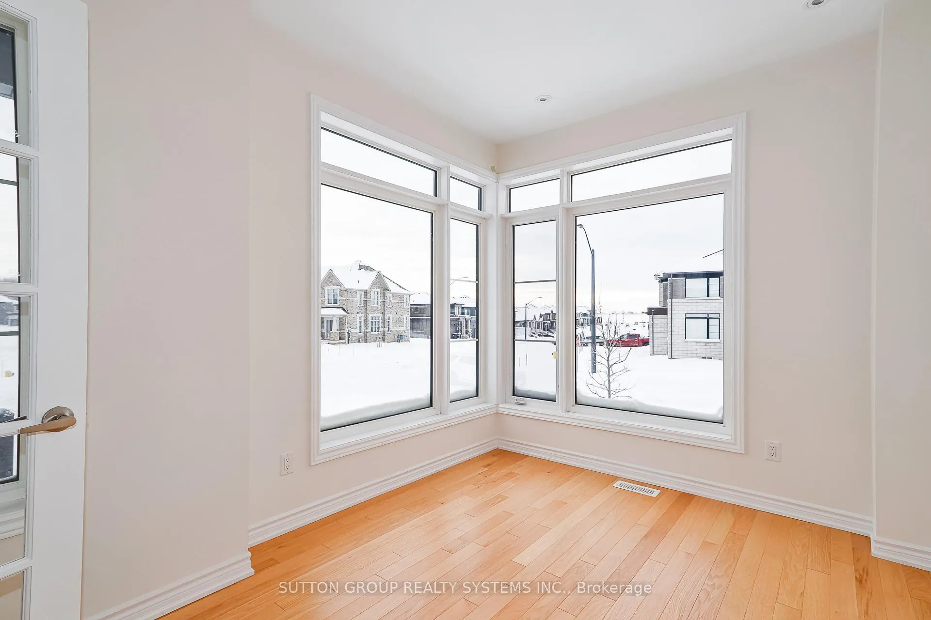 Photo 7 of 187 Roseanne Circle, Wasaga Beach — HOMEH