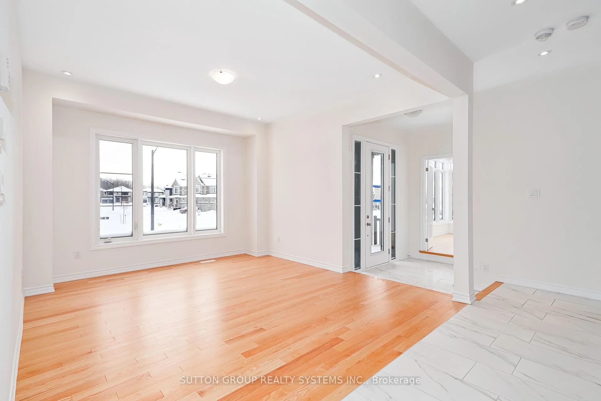 Photo 9 of 187 Roseanne Circle, Wasaga Beach — HOMEH