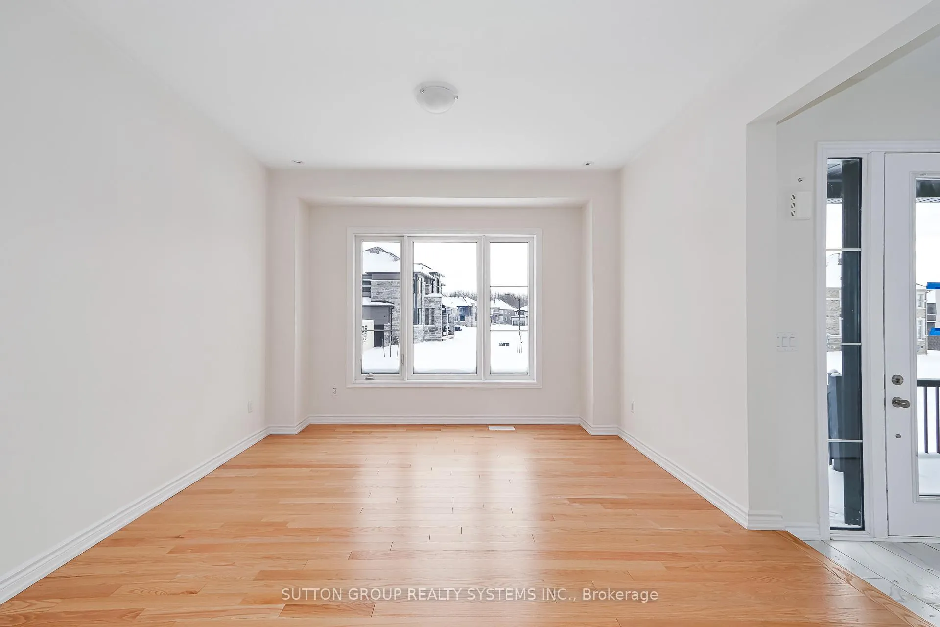 Photo 10 of 187 Roseanne Circle, Wasaga Beach — HOMEH