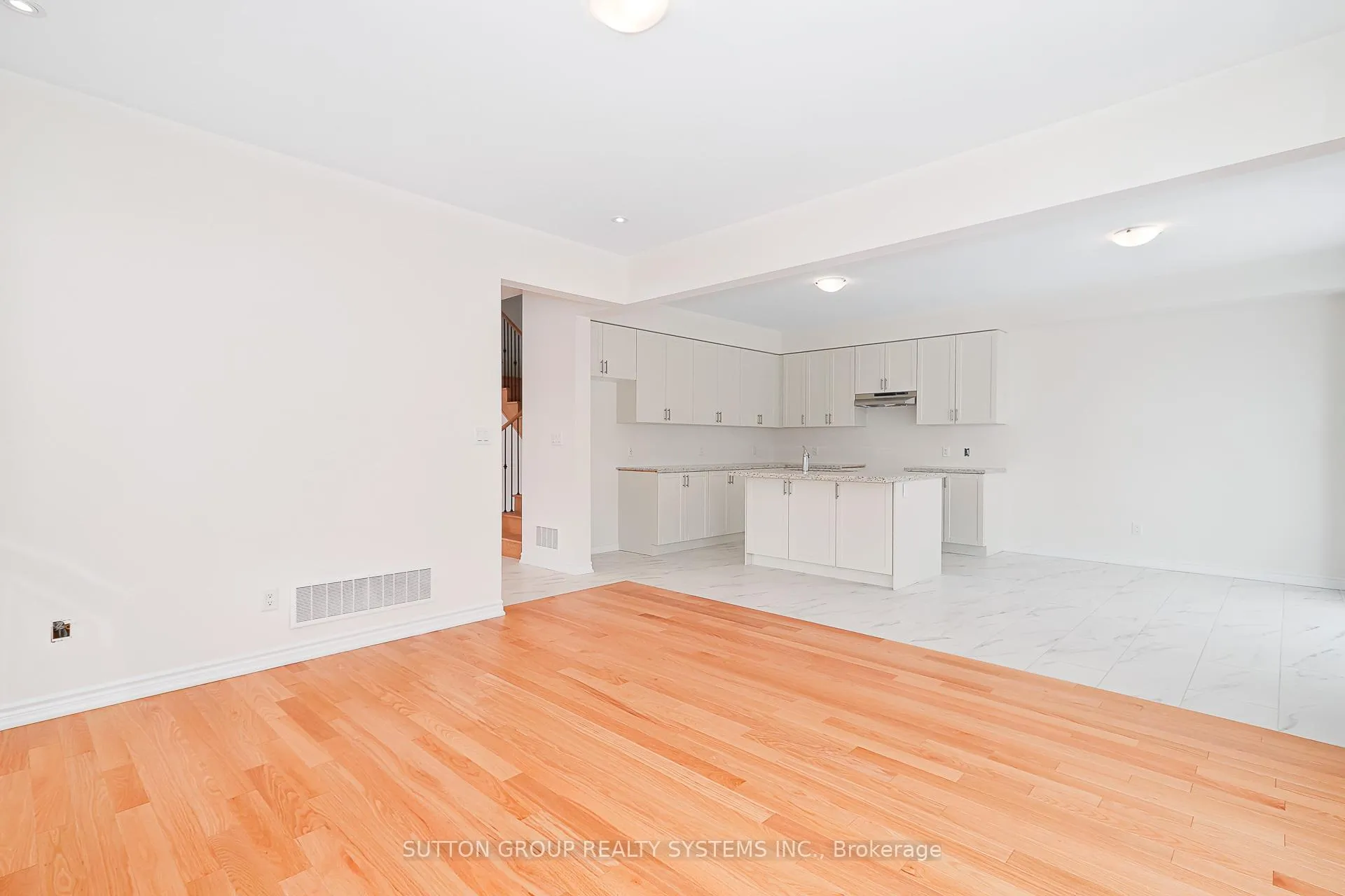 Photo 14 of 187 Roseanne Circle, Wasaga Beach — HOMEH
