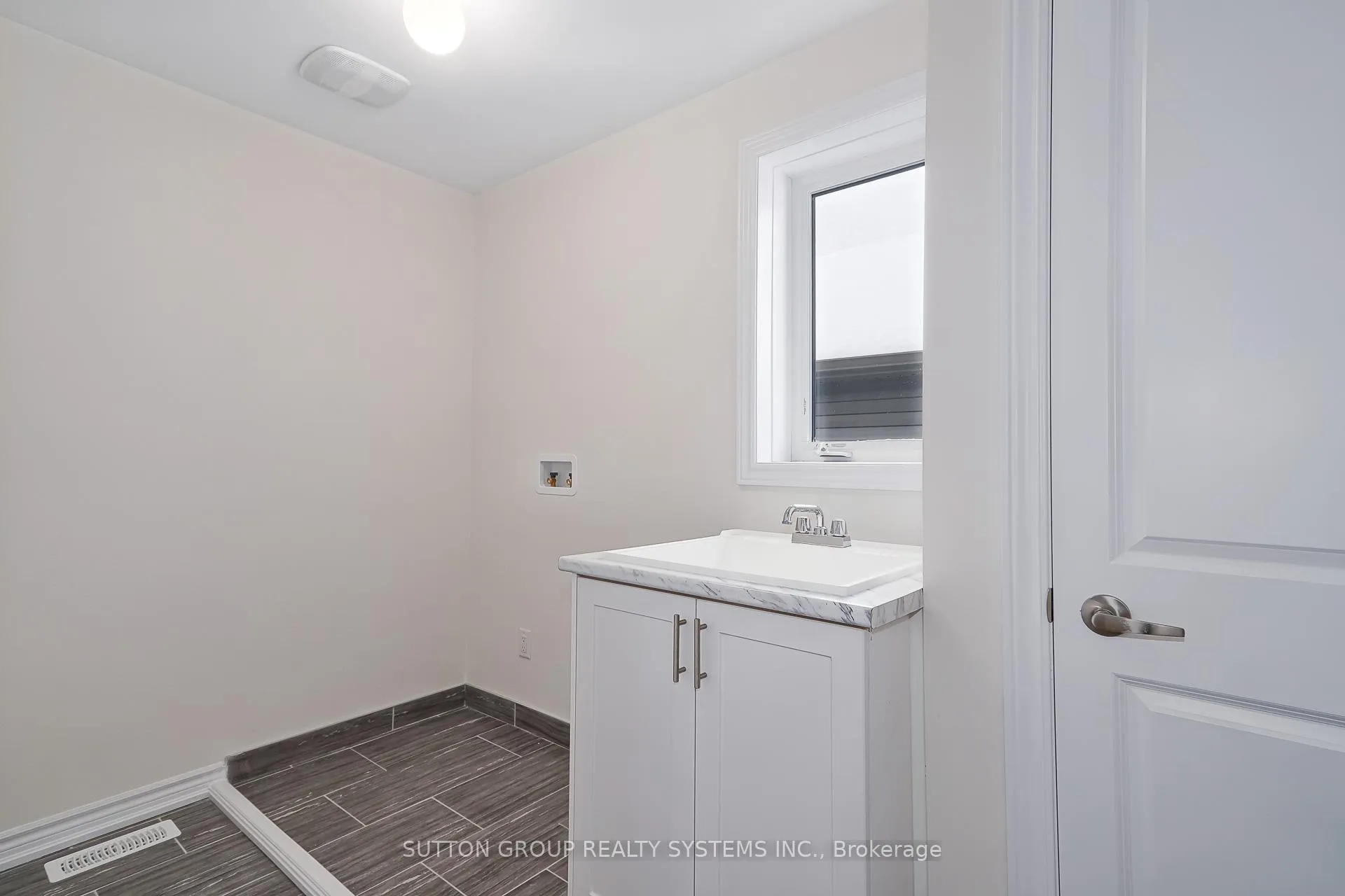 Photo 21 of 187 Roseanne Circle, Wasaga Beach — HOMEH