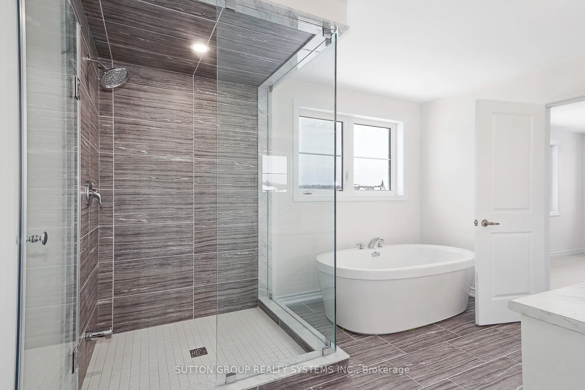 Photo 24 of 187 Roseanne Circle, Wasaga Beach — HOMEH