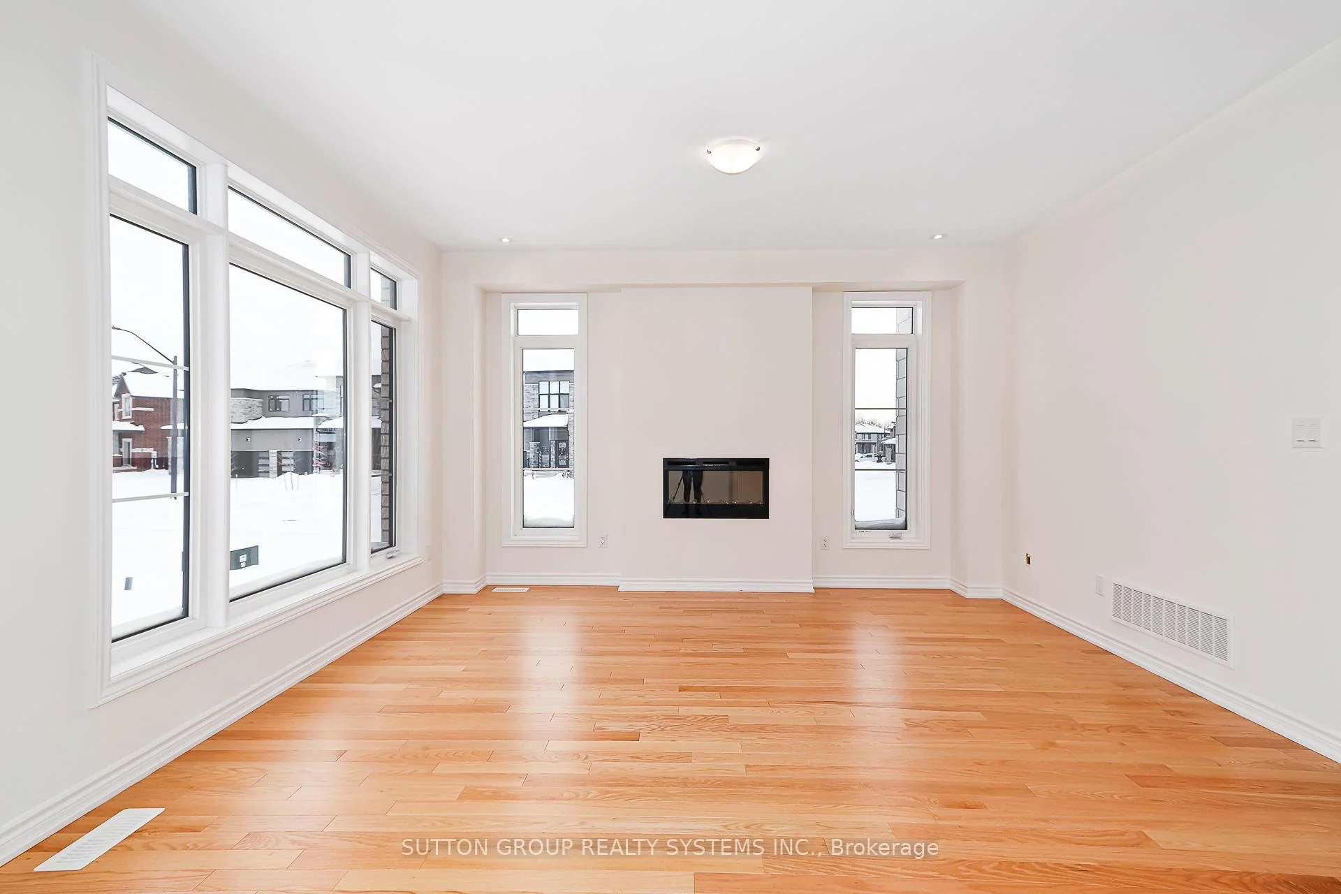 Photo 15 of 187 Roseanne Circle, Wasaga Beach — HOMEH
