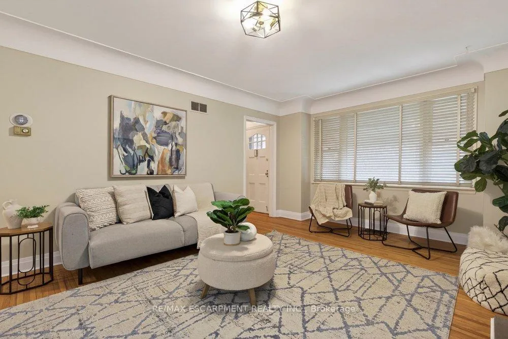 Photo 3 of 48 Crosthwaite Avenue S, Hamilton, Bartonville — HOMEH