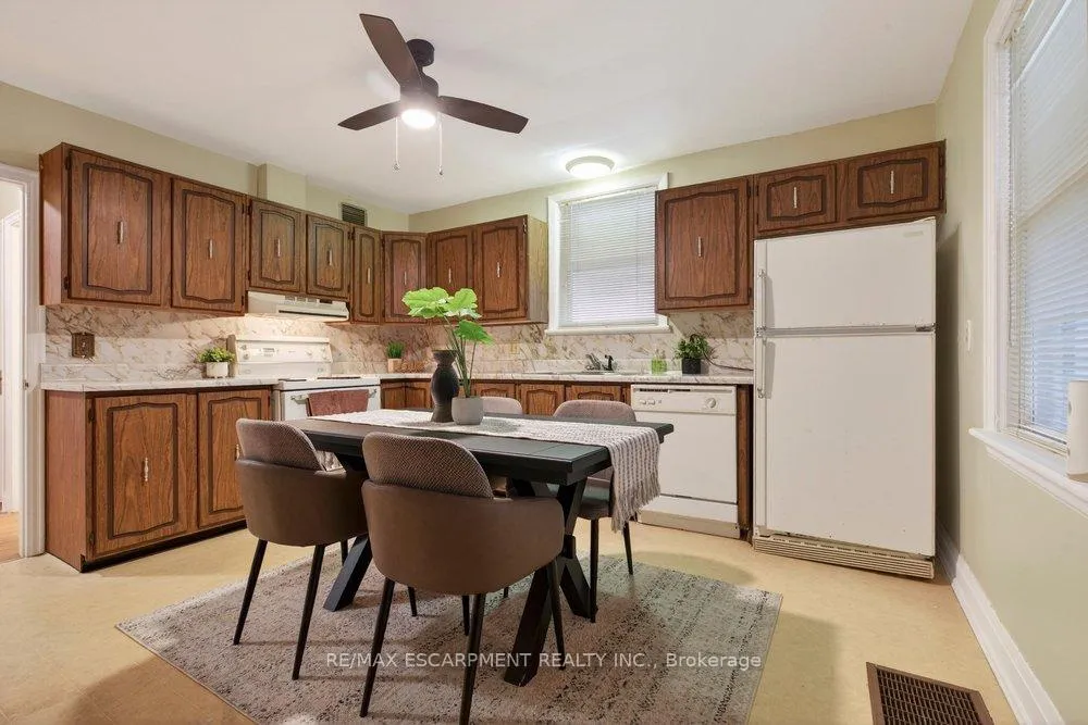Photo 6 of 48 Crosthwaite Avenue S, Hamilton, Bartonville — HOMEH