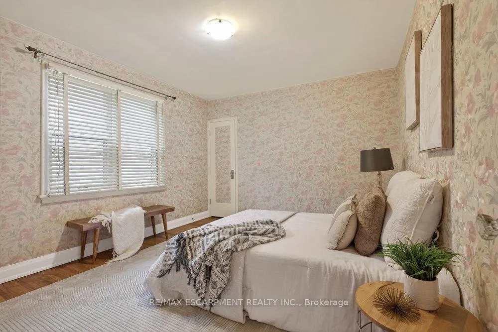 Photo 9 of 48 Crosthwaite Avenue S, Hamilton, Bartonville — HOMEH