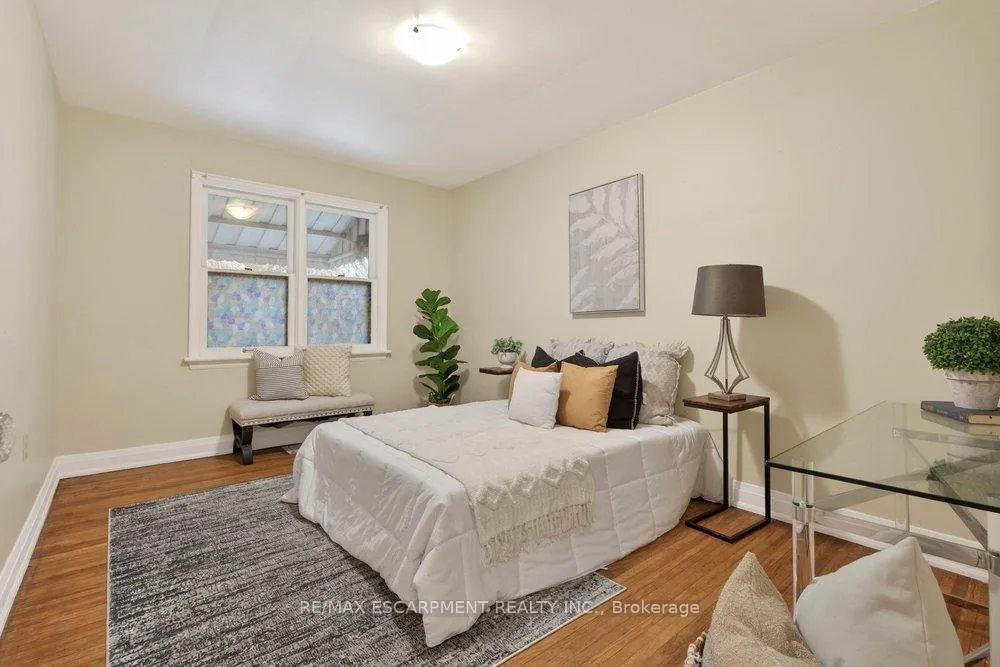Photo 10 of 48 Crosthwaite Avenue S, Hamilton, Bartonville — HOMEH