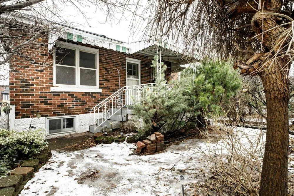 Photo 12 of 48 Crosthwaite Avenue S, Hamilton, Bartonville — HOMEH