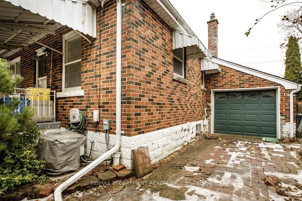 Photo 14 of 48 Crosthwaite Avenue S, Hamilton, Bartonville — HOMEH