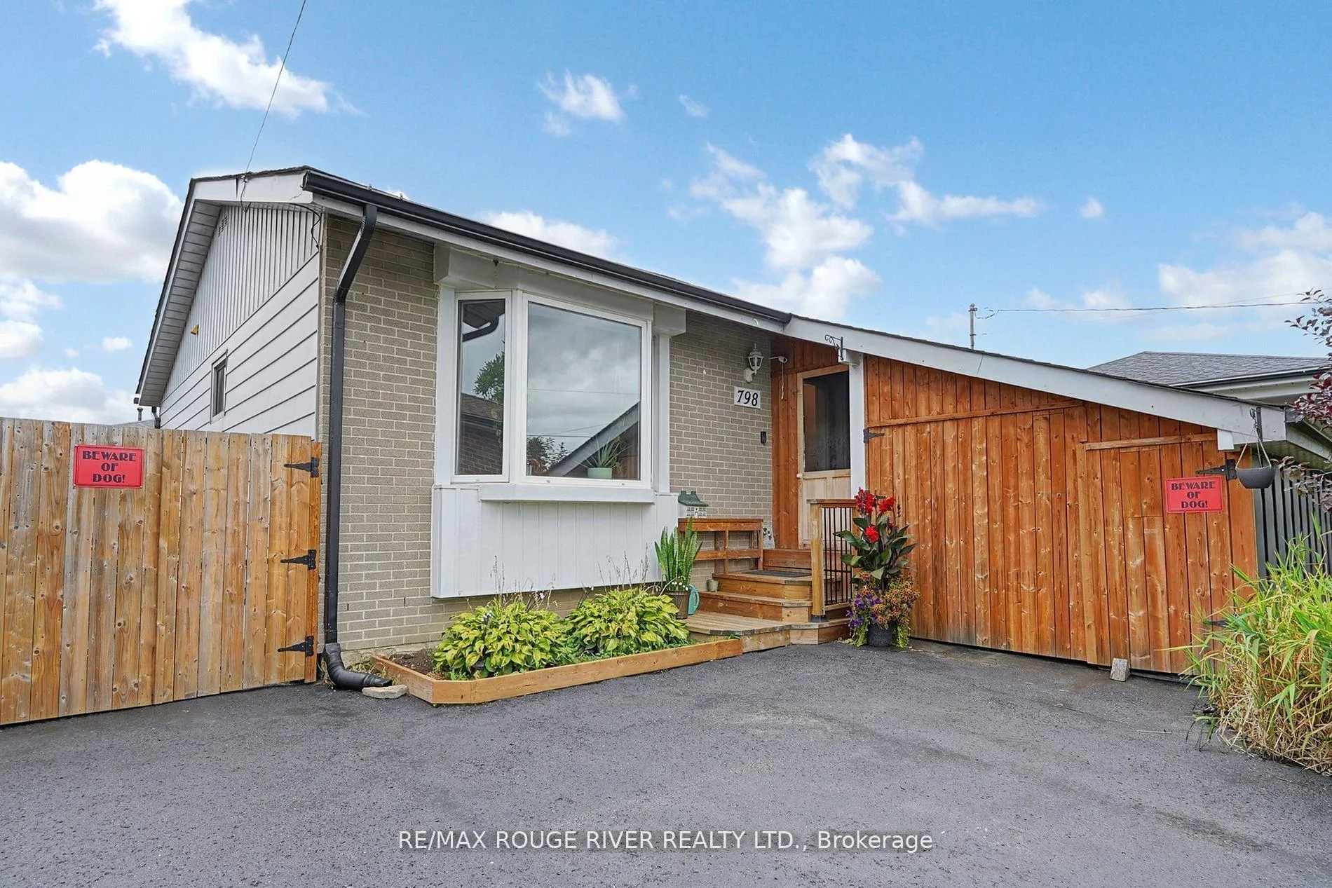 Photo 2 of 798 Oliva Street, Pickering, West Shore — HOMEH