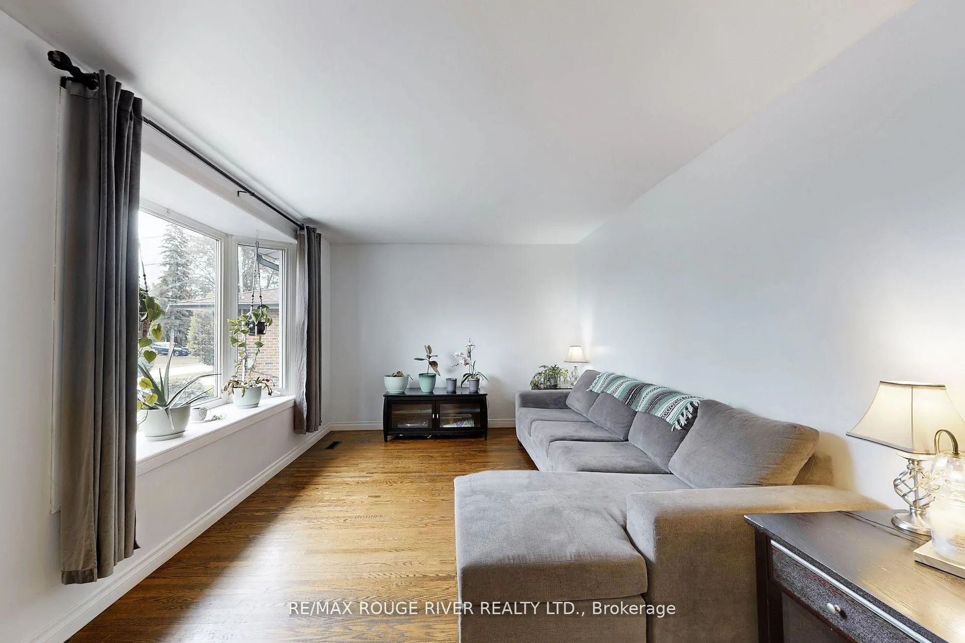 Photo 4 of 798 Oliva Street, Pickering, West Shore — HOMEH