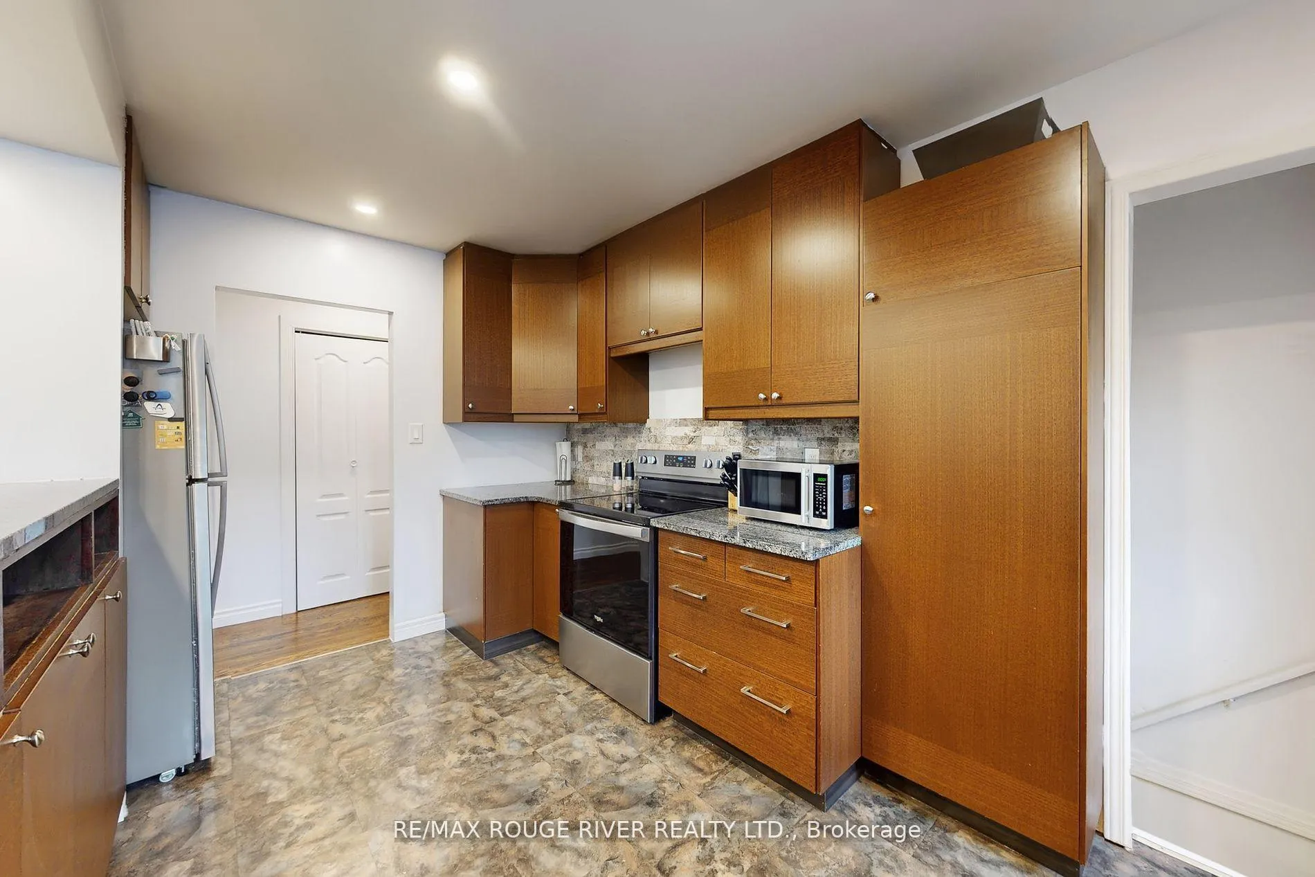 Photo 9 of 798 Oliva Street, Pickering, West Shore — HOMEH