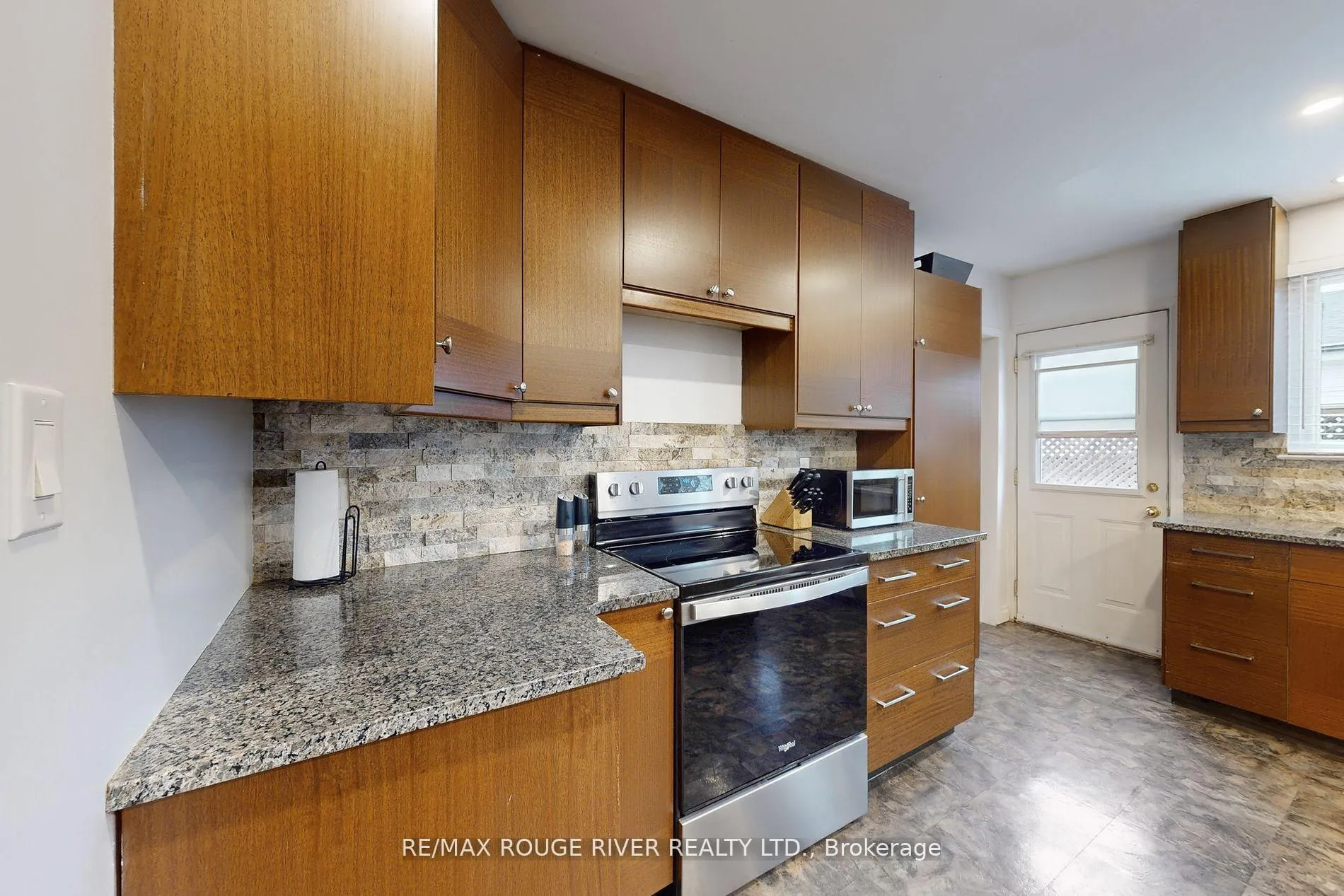 Photo 10 of 798 Oliva Street, Pickering, West Shore — HOMEH