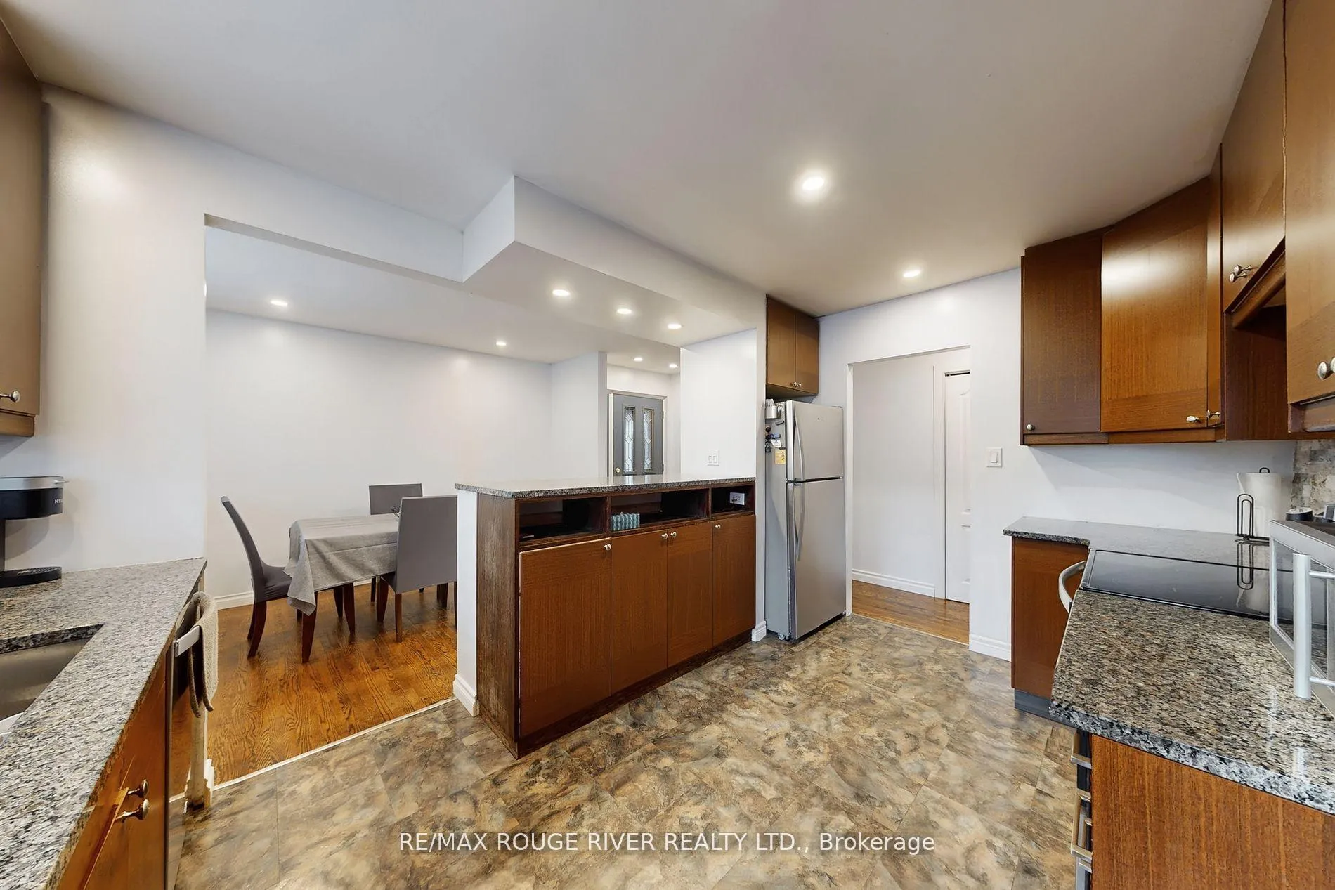 Photo 11 of 798 Oliva Street, Pickering, West Shore — HOMEH
