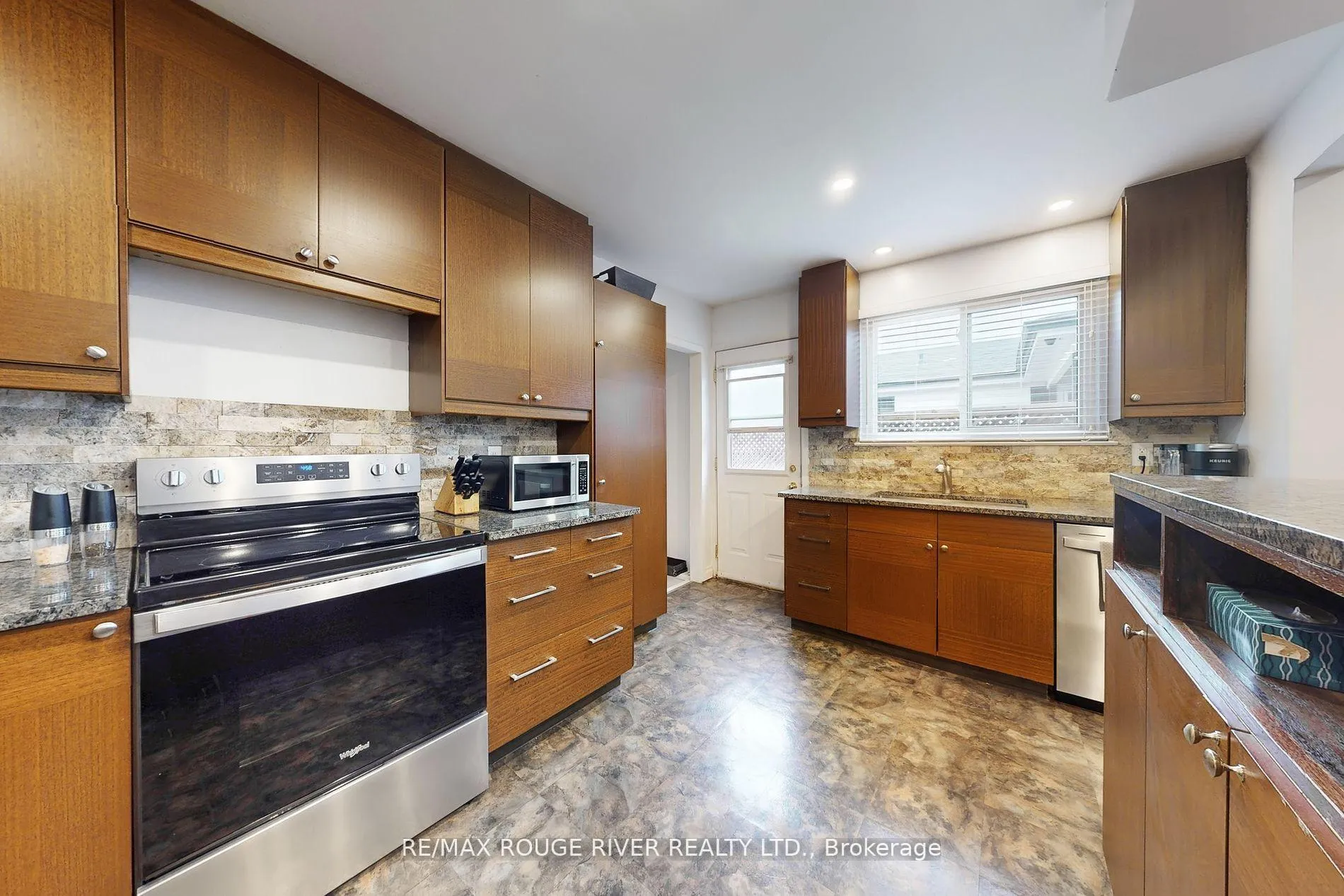 Photo 12 of 798 Oliva Street, Pickering, West Shore — HOMEH