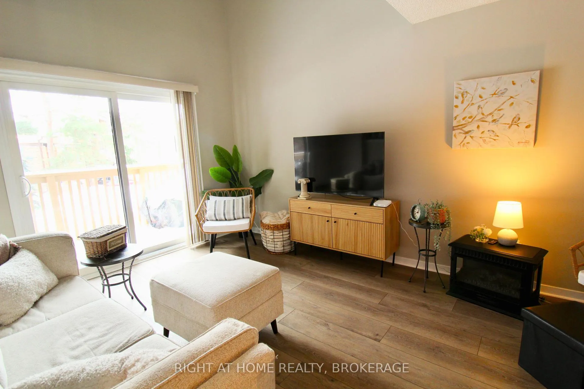 Photo 3 of Unit 54, 178 Scott Street, St. Catharines, Fairview — HOMEH