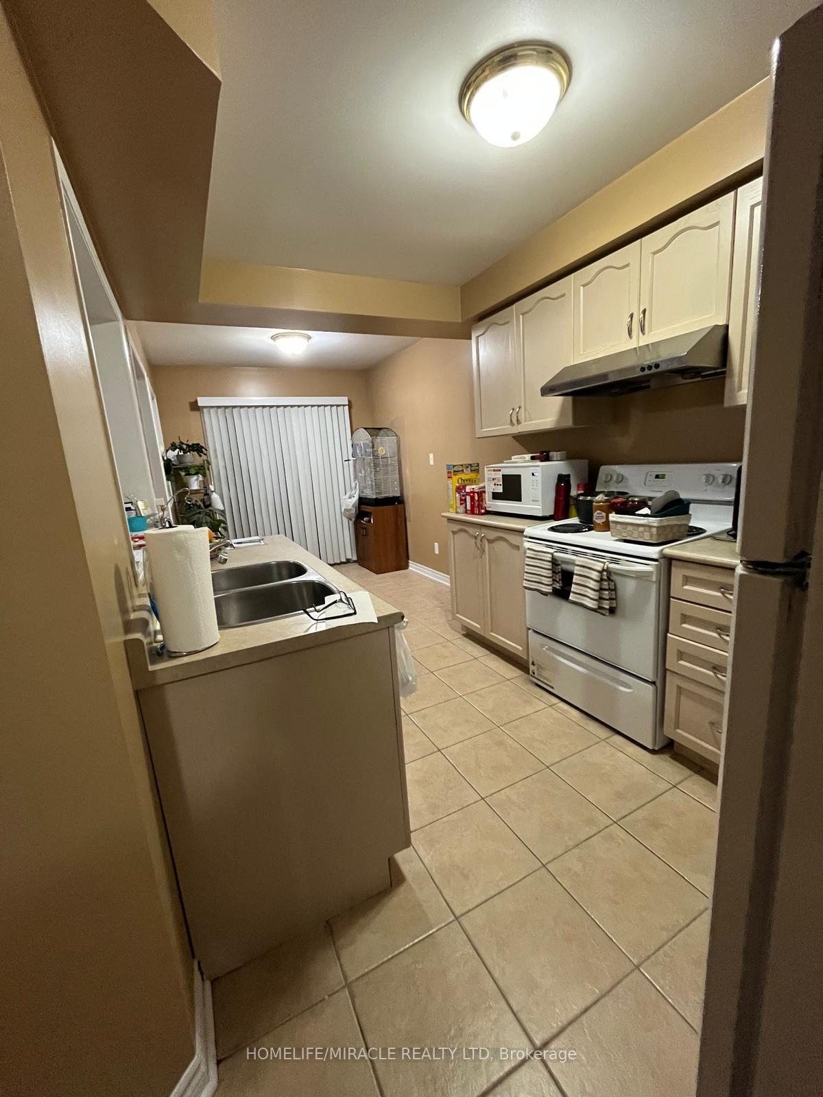 Photo 4 of 38 Charcoal Way, Brampton, Bram West — HOMEH