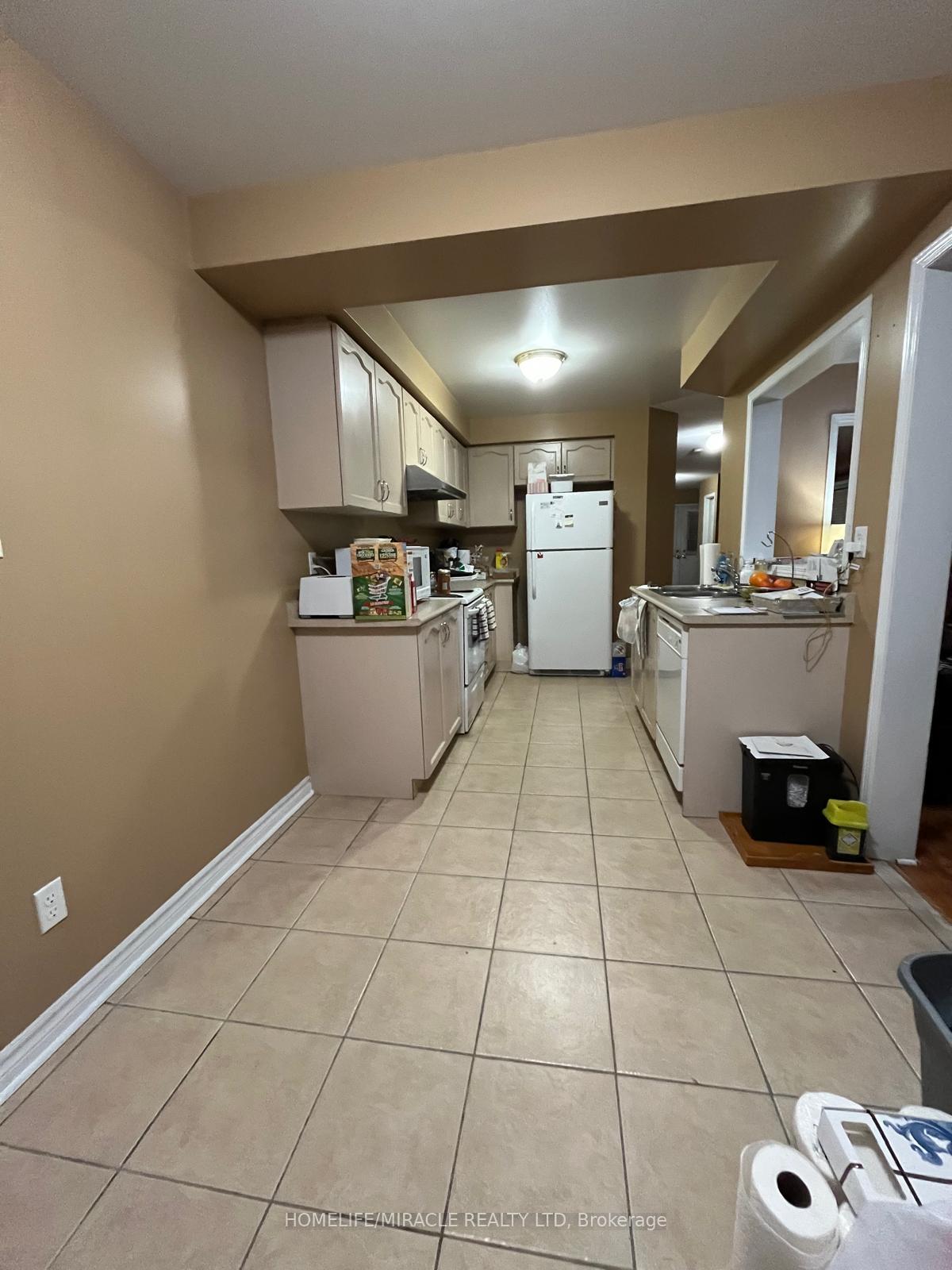 Photo 5 of 38 Charcoal Way, Brampton, Bram West — HOMEH