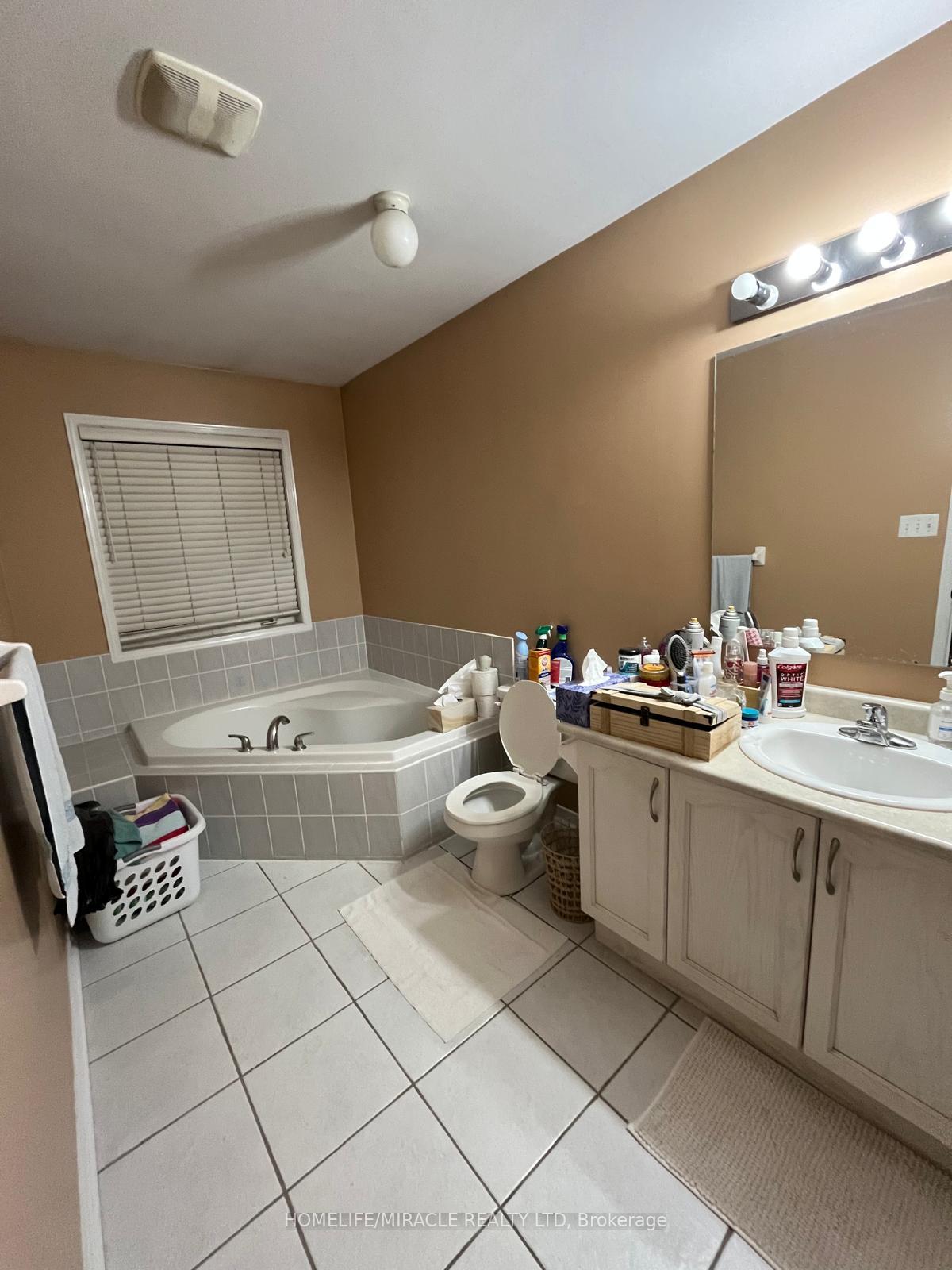 Photo 8 of 38 Charcoal Way, Brampton, Bram West — HOMEH