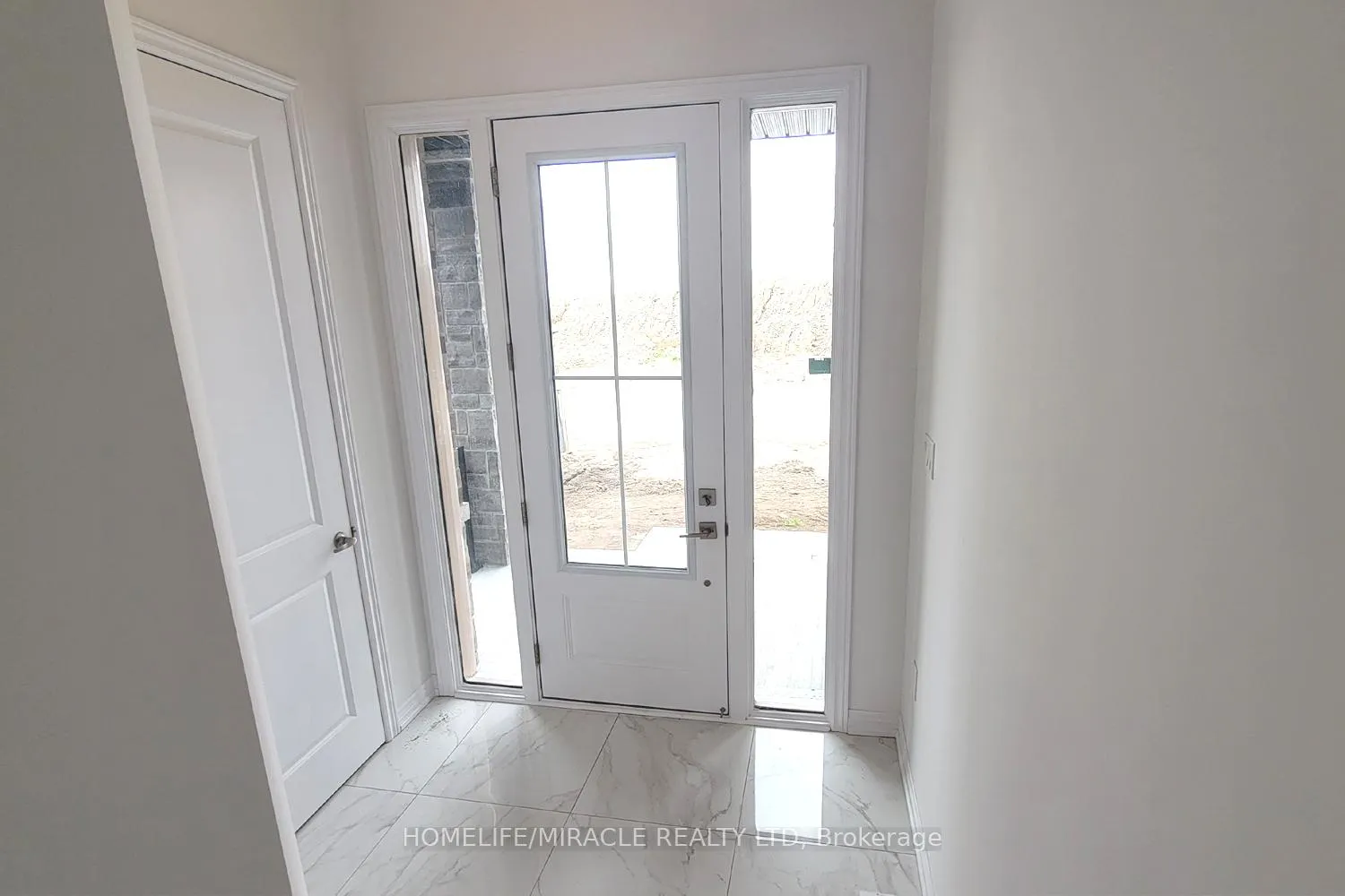 Photo 2 of 2063 Lowry Drive, Oshawa, Taunton — HOMEH